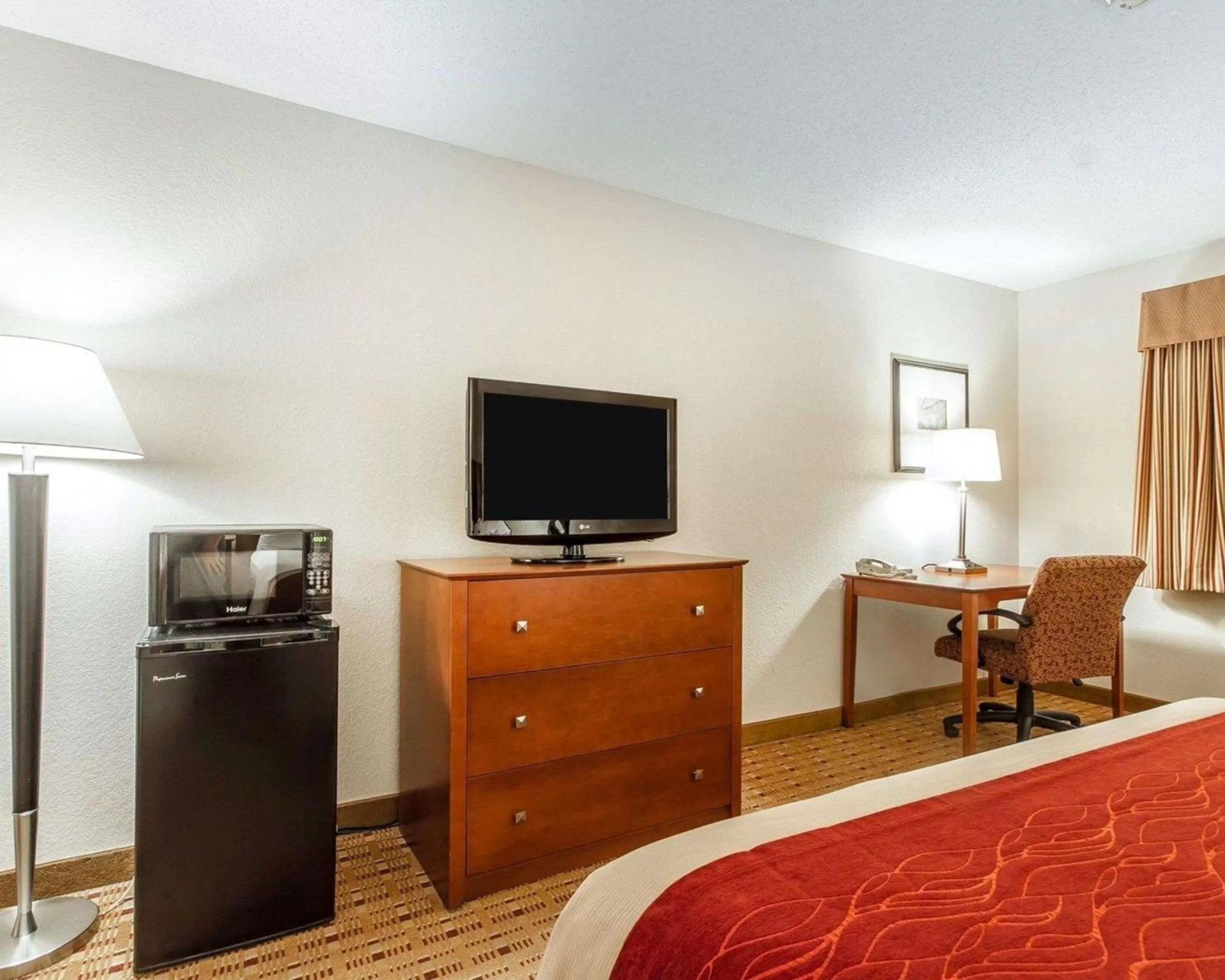 Photo of the whole room, Bed in Quality Inn & Suites Eau Claire University Area