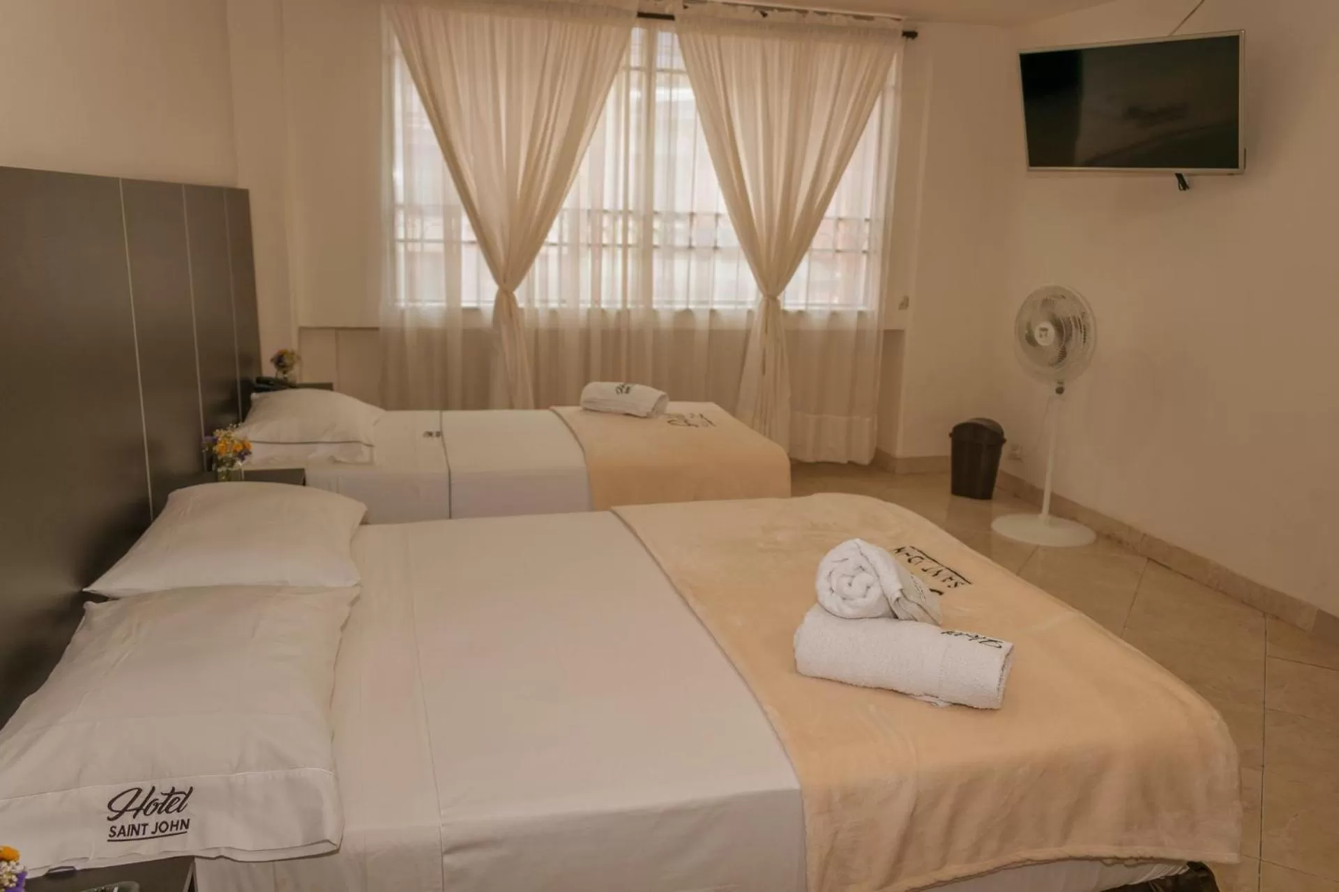 Bed in Hotel Saint John