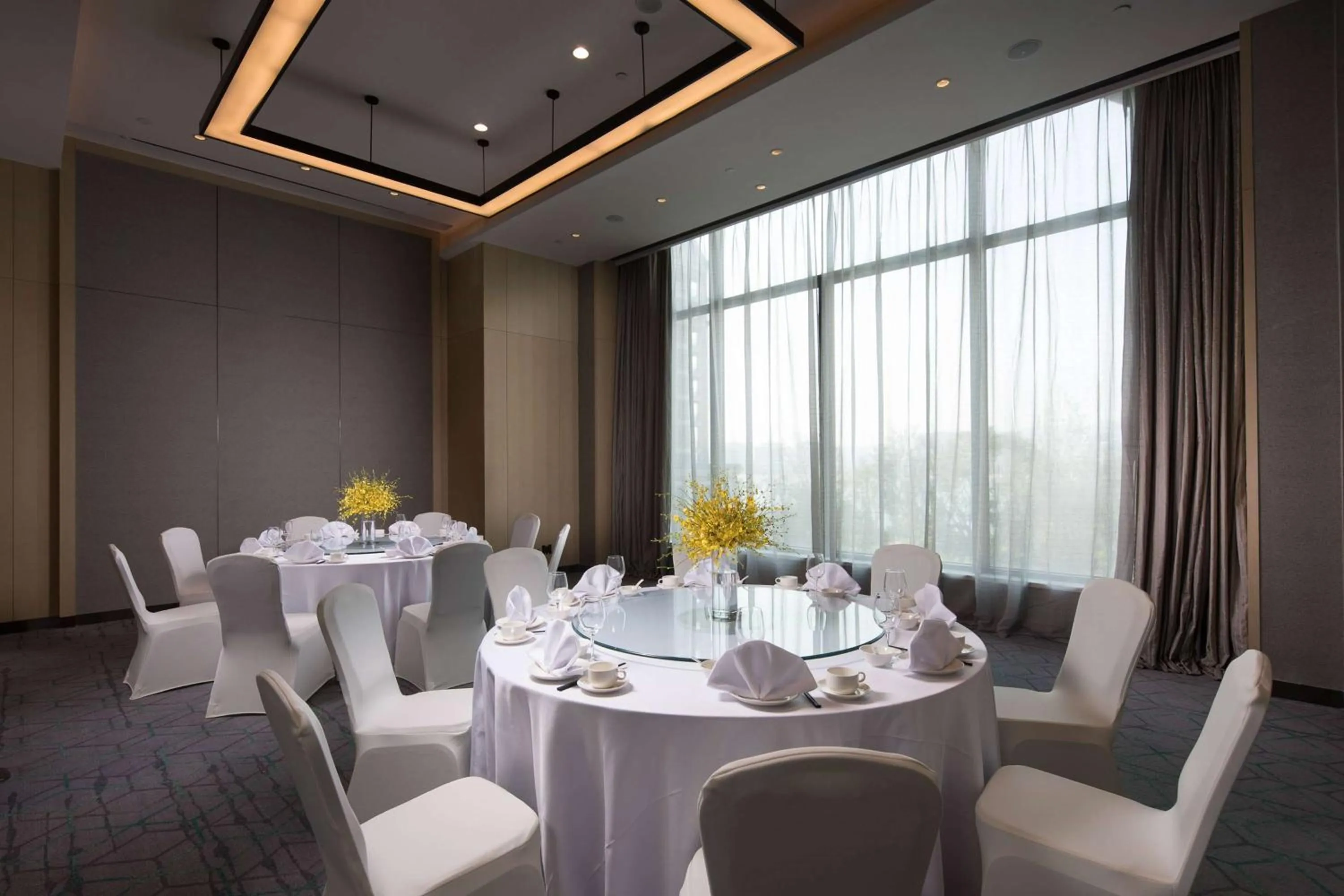 Dining area in Doubletree By Hilton Qingdao Oriental Movie Metropolis