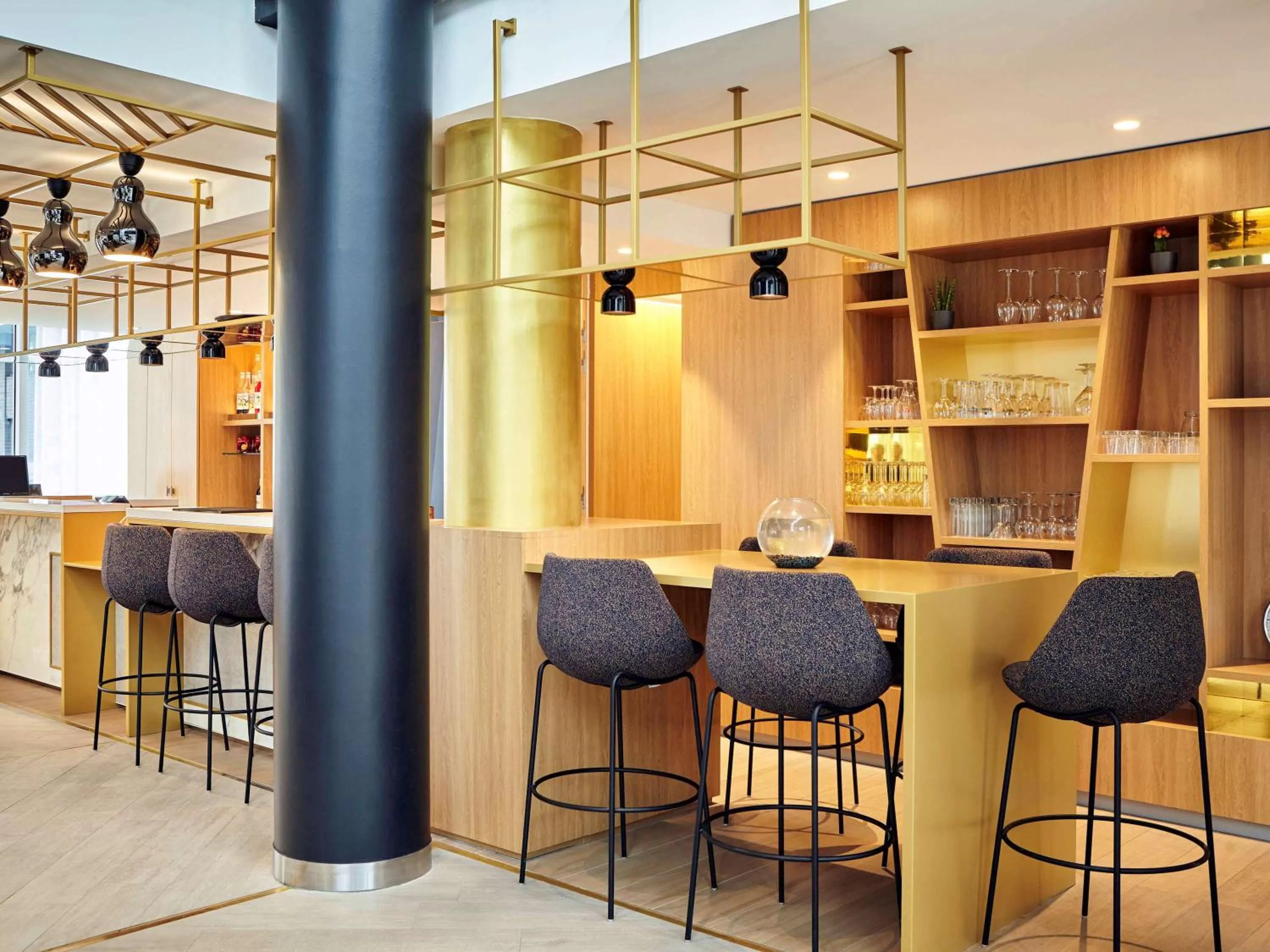 Lounge or bar in Mercure Paris la Défense Grande Arche