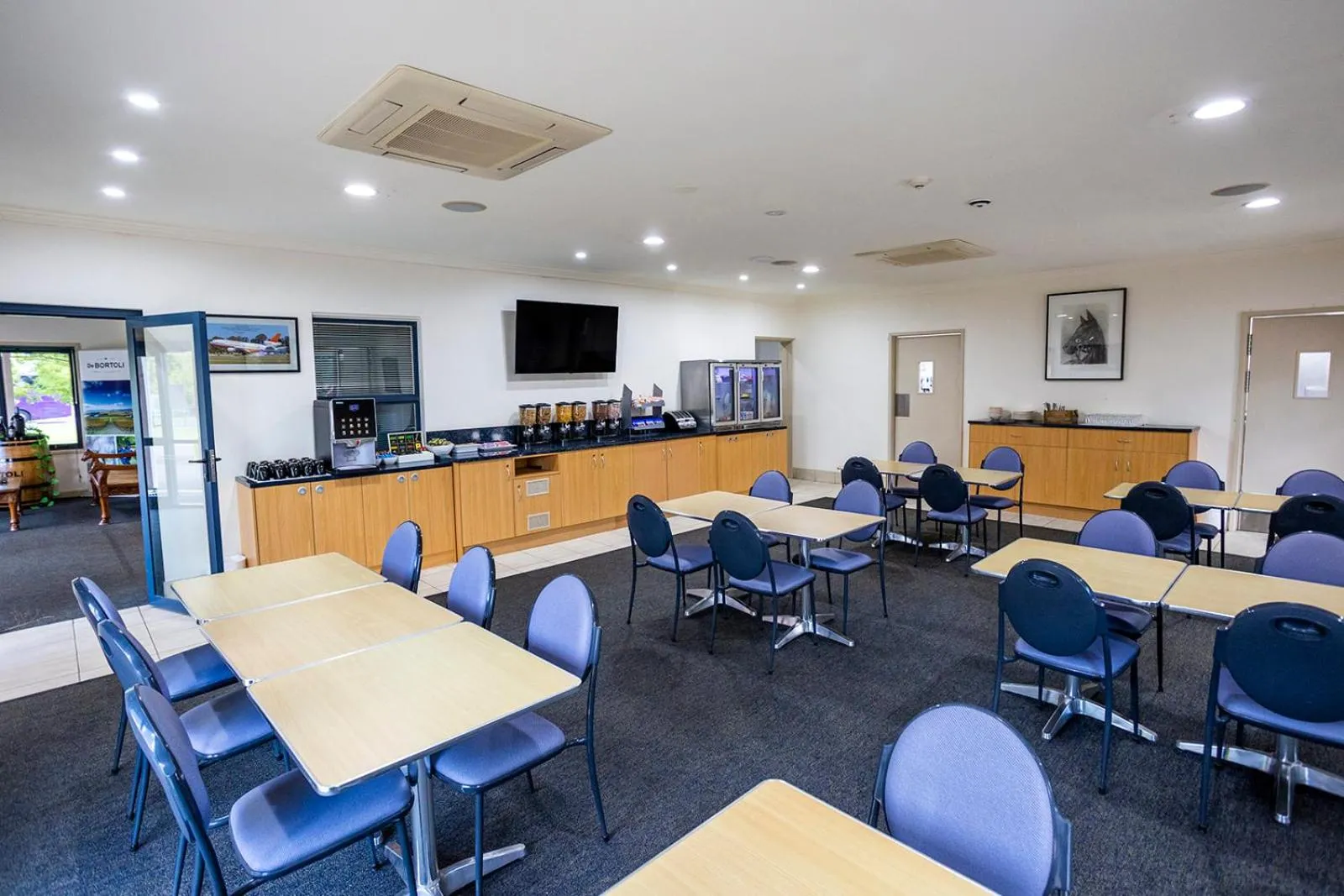 Property building in Hawkesbury Race Club Motel