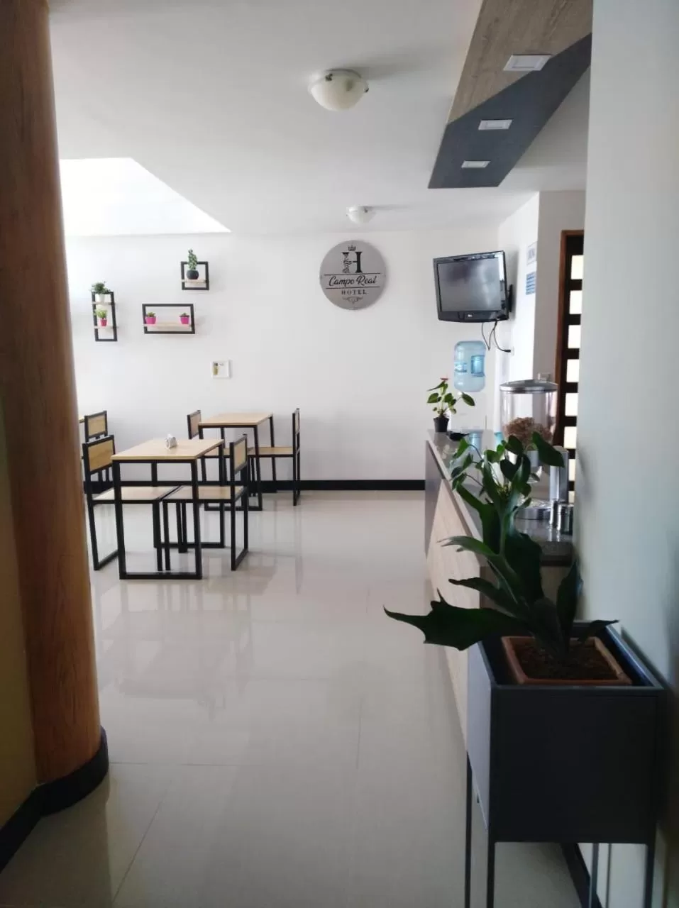 Restaurant/places to eat in Hotel Campo Real