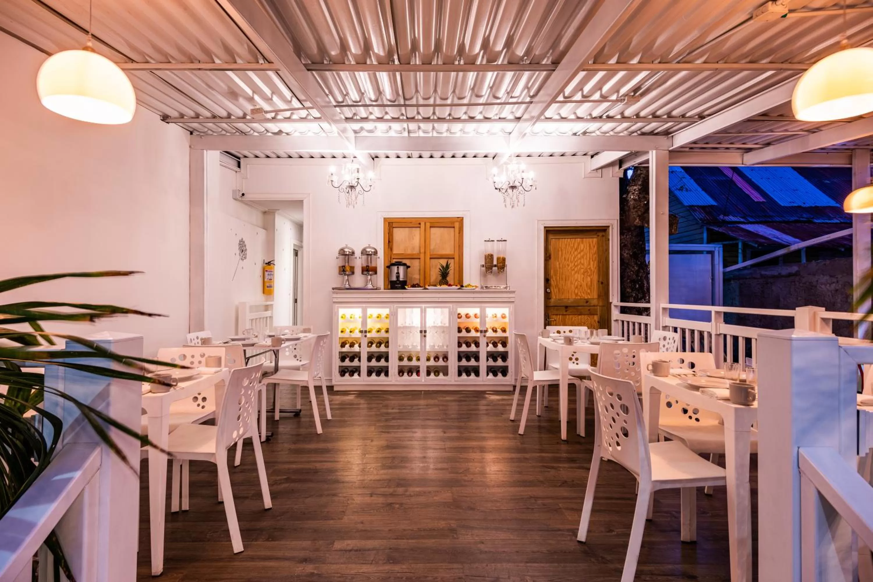 Restaurant/places to eat in Ataraxy Hotel Boutique