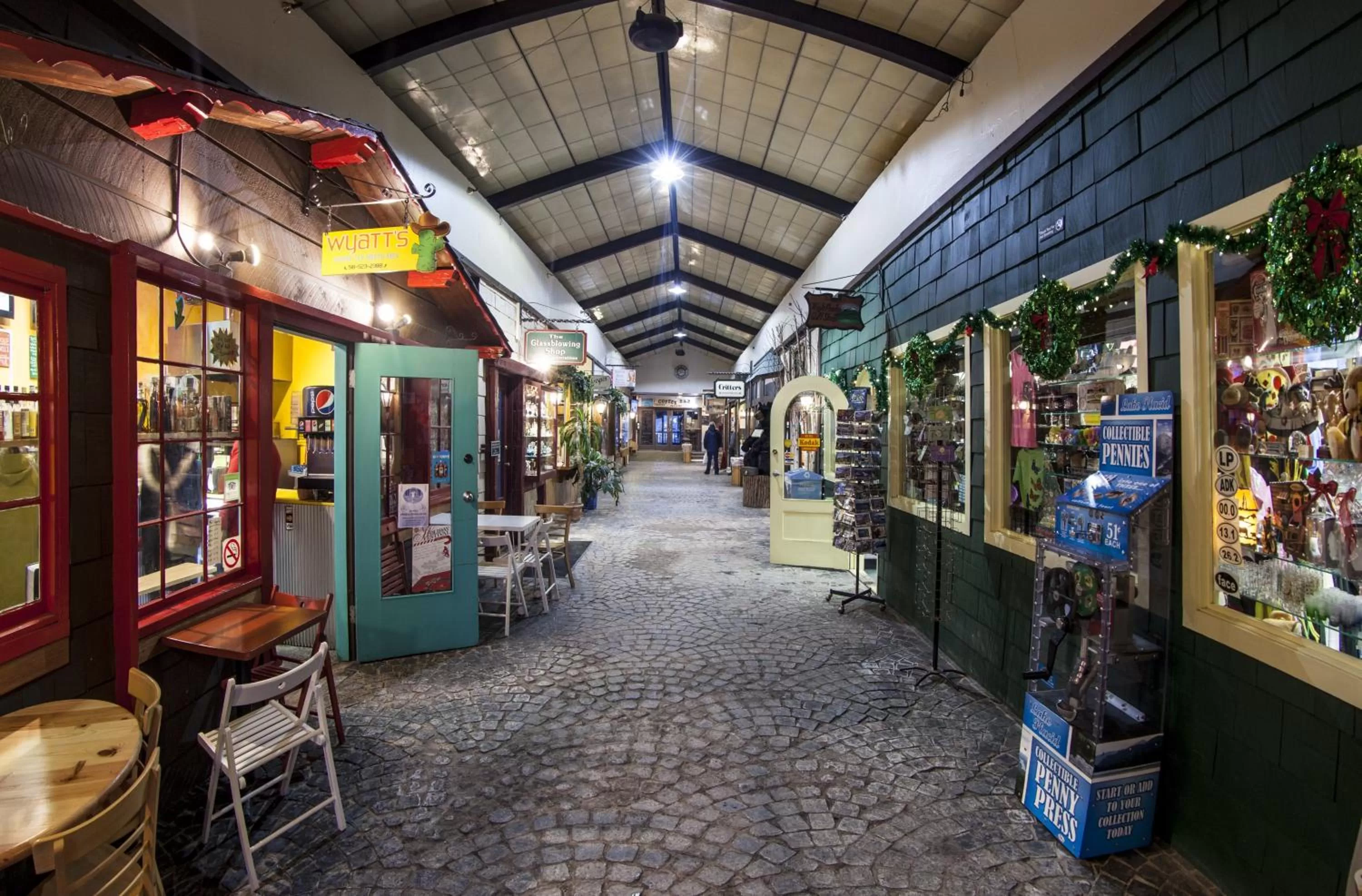 Facade/entrance, Supermarket/Shops in Golden Arrow Lakeside Resort