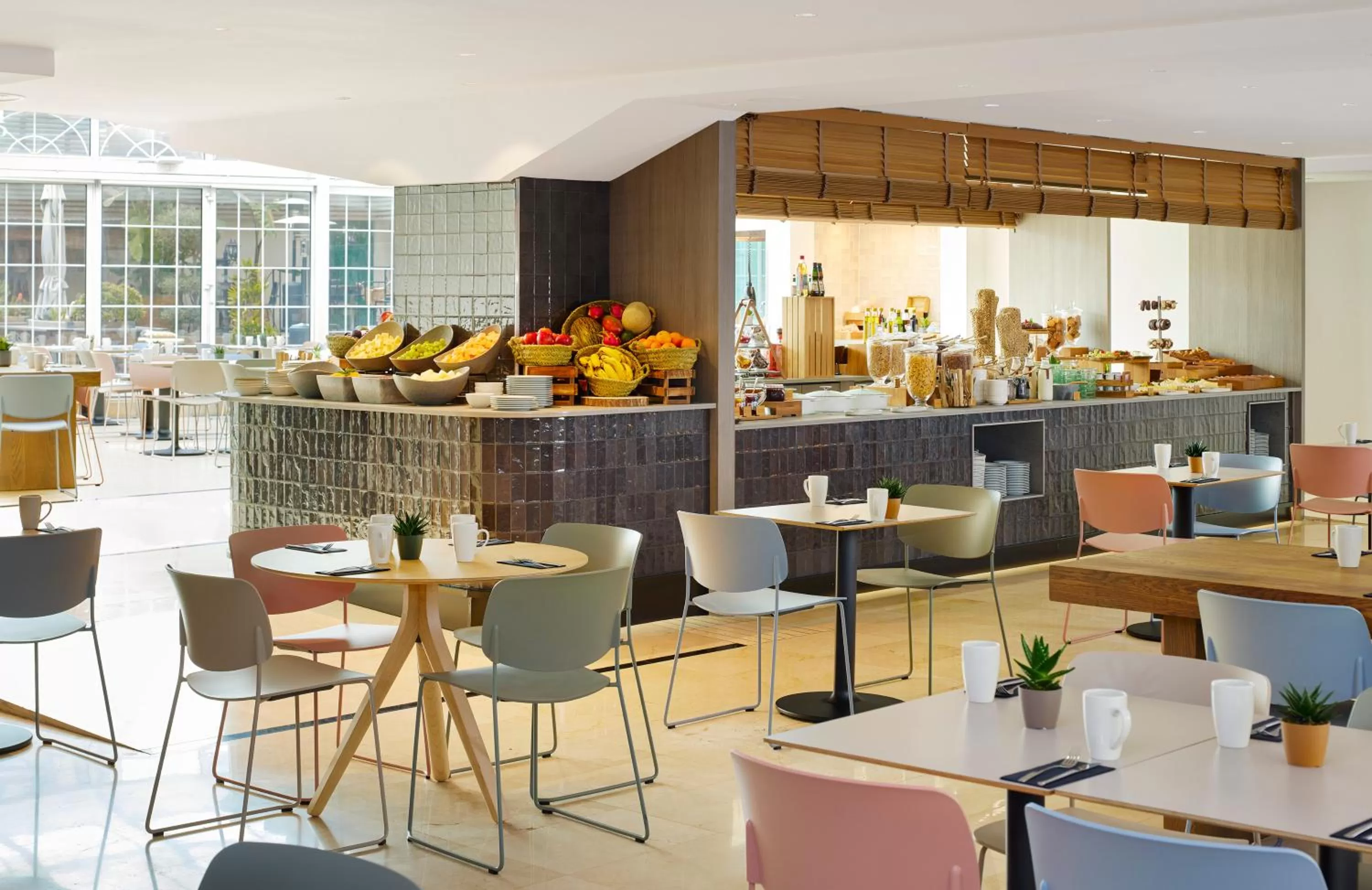 Breakfast in INNSiDE by Meliá Barcelona Apolo