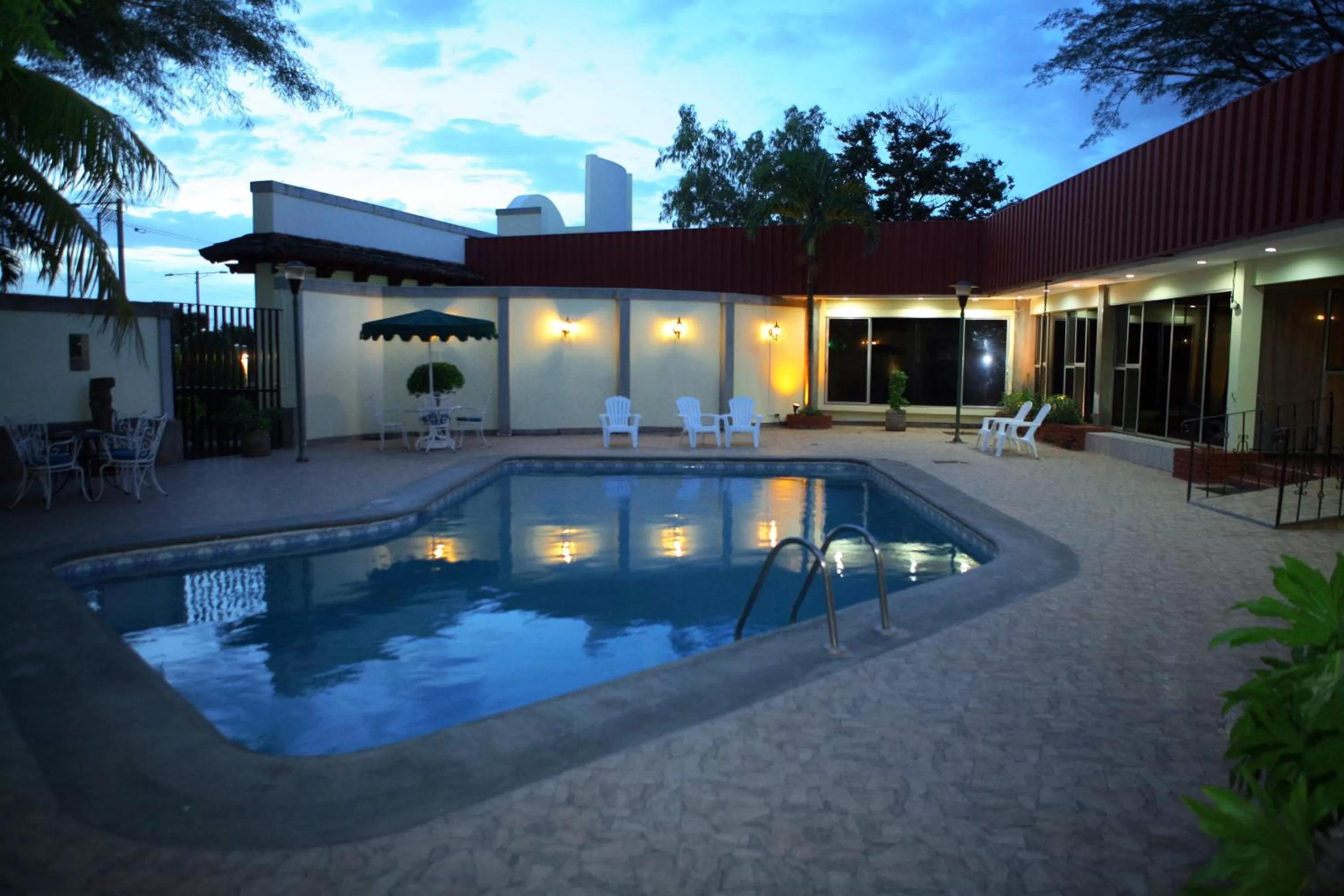 Swimming pool, Property Building in Hotel Estrella