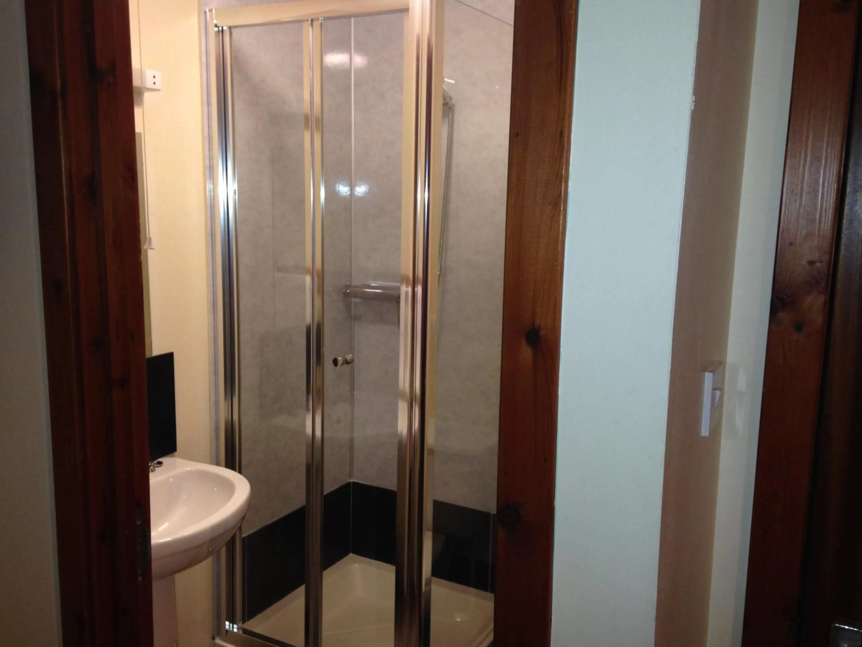 Shower in Bank Street Lodge