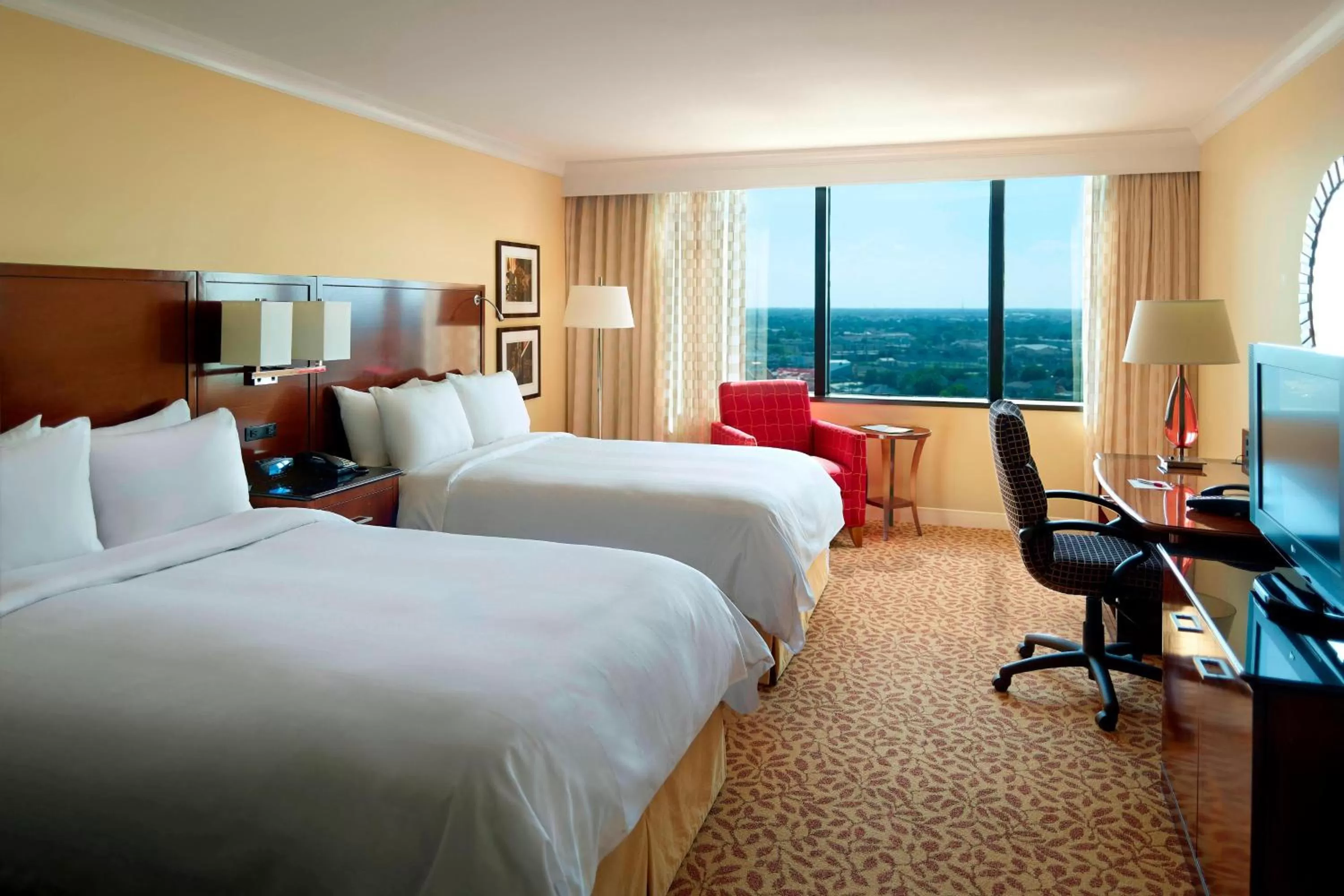 Photo of the whole room, Bed in New Orleans Marriott Metairie At Lakeway