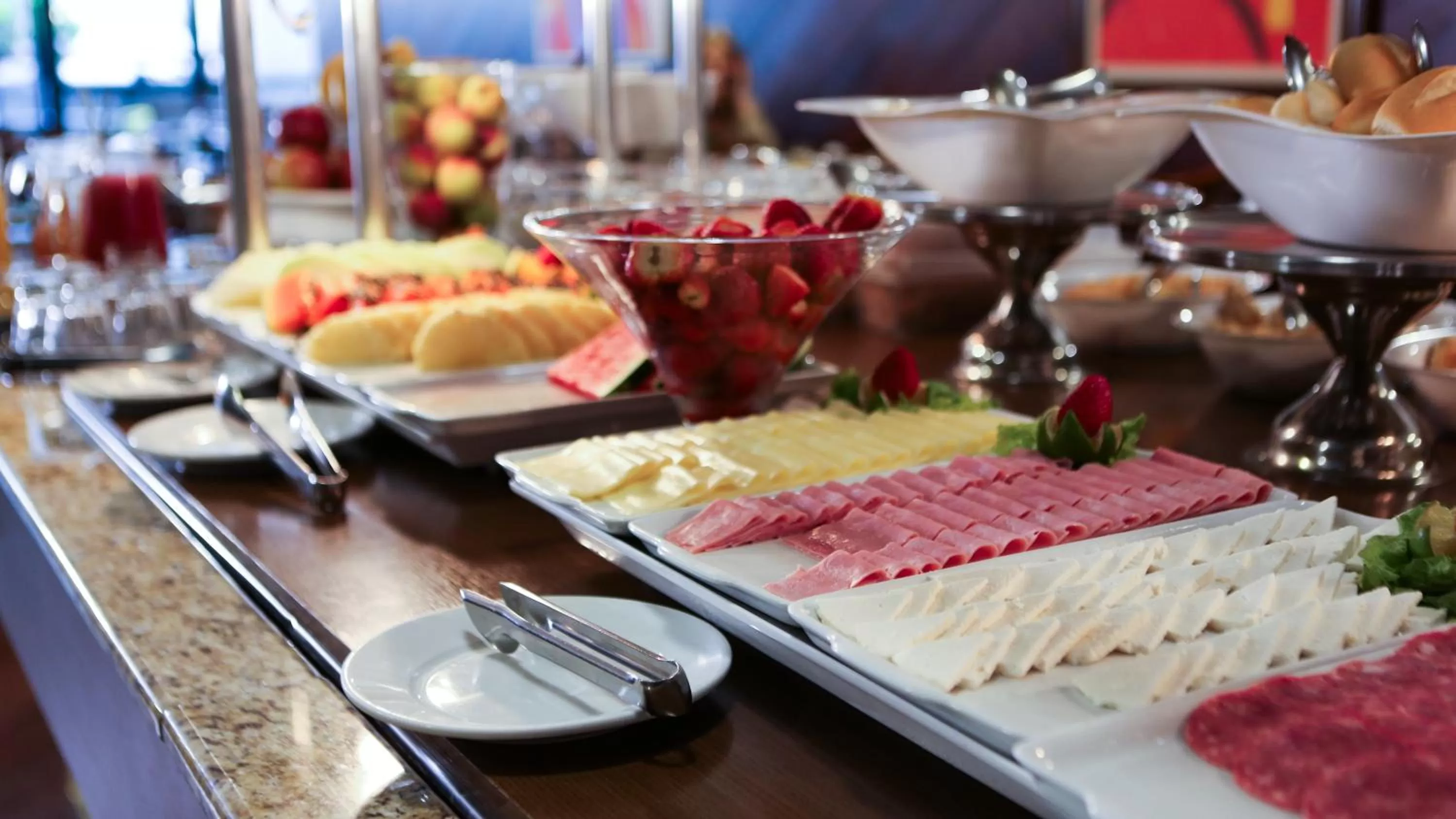 Buffet breakfast in Bristol Metropolitan Curitiba Centro