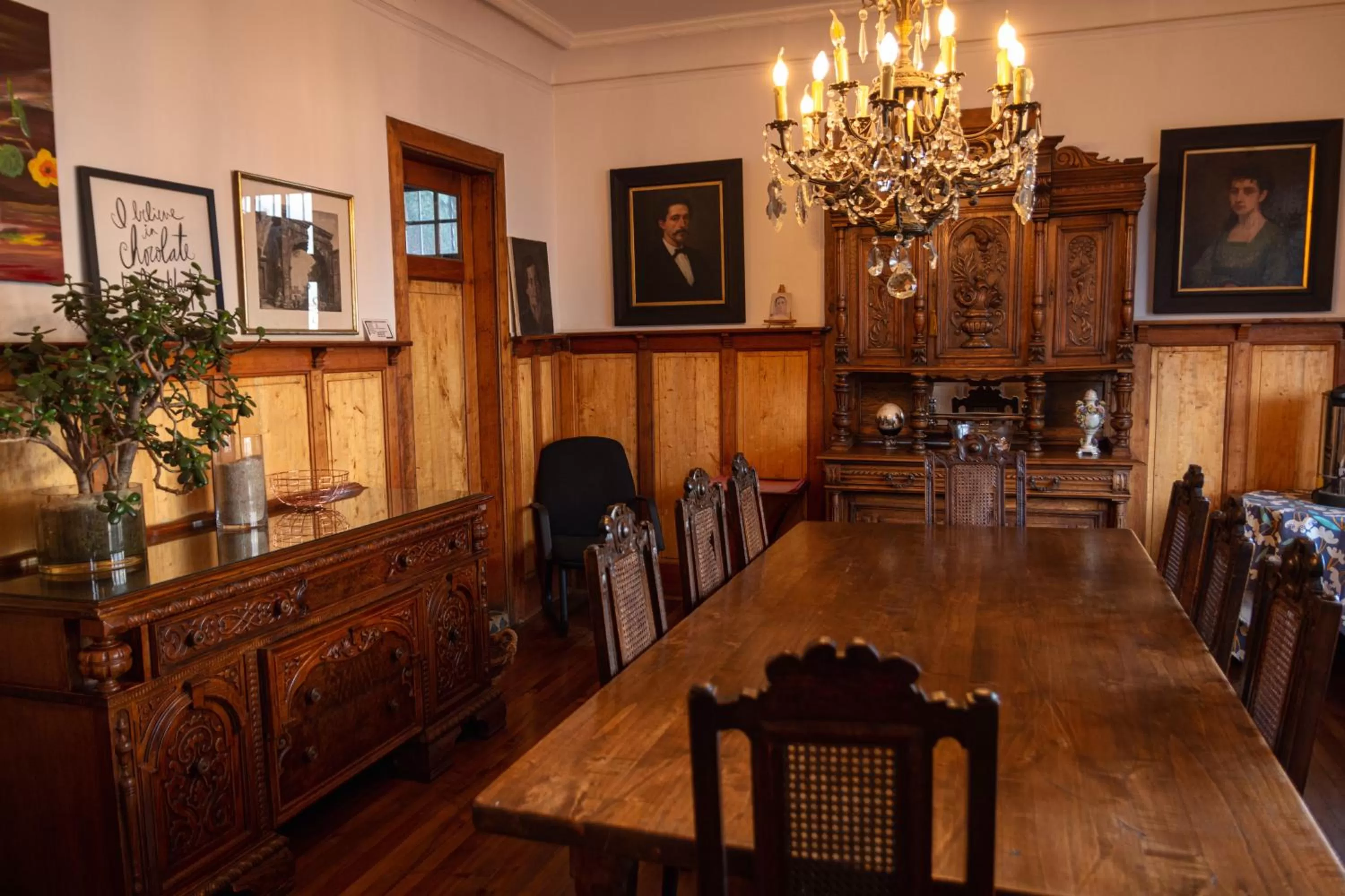 Decorative detail, Restaurant/Places to Eat in Chocolate Manor House Hotel Boutique