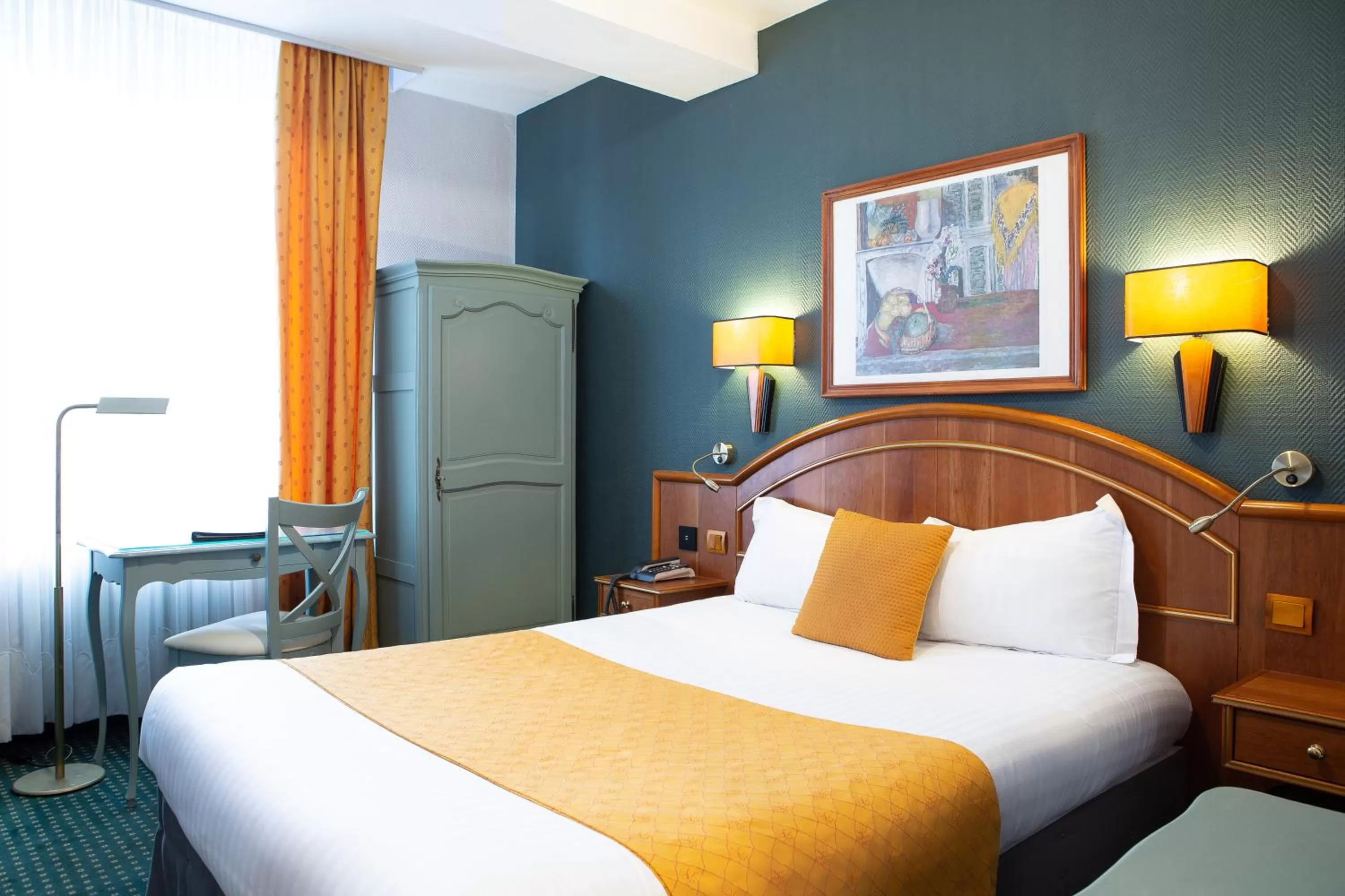 Bedroom, Bed in Hotel De La Paix