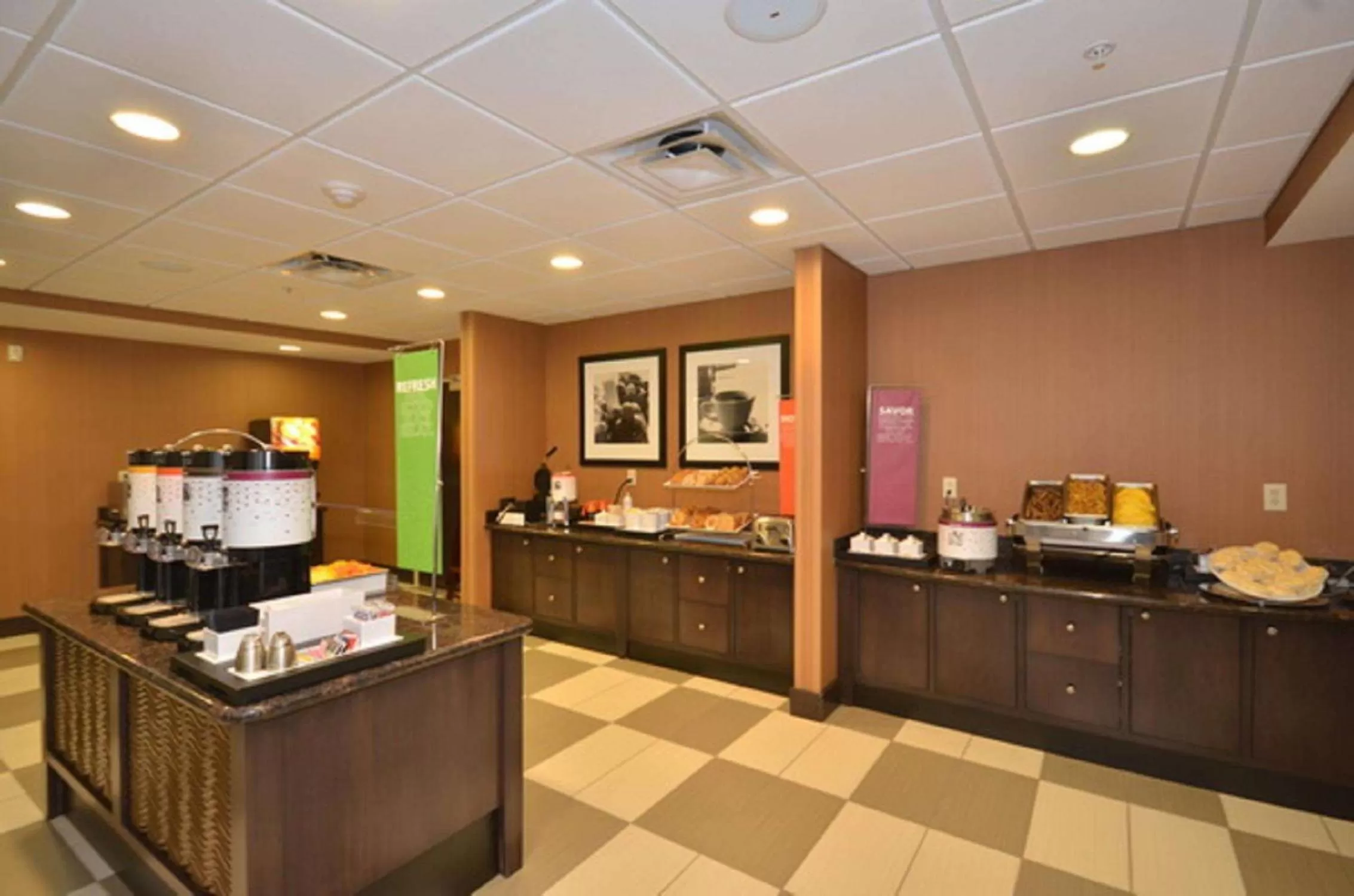 Breakfast in Hampton Inn and Suites Tulsa/Catoosa