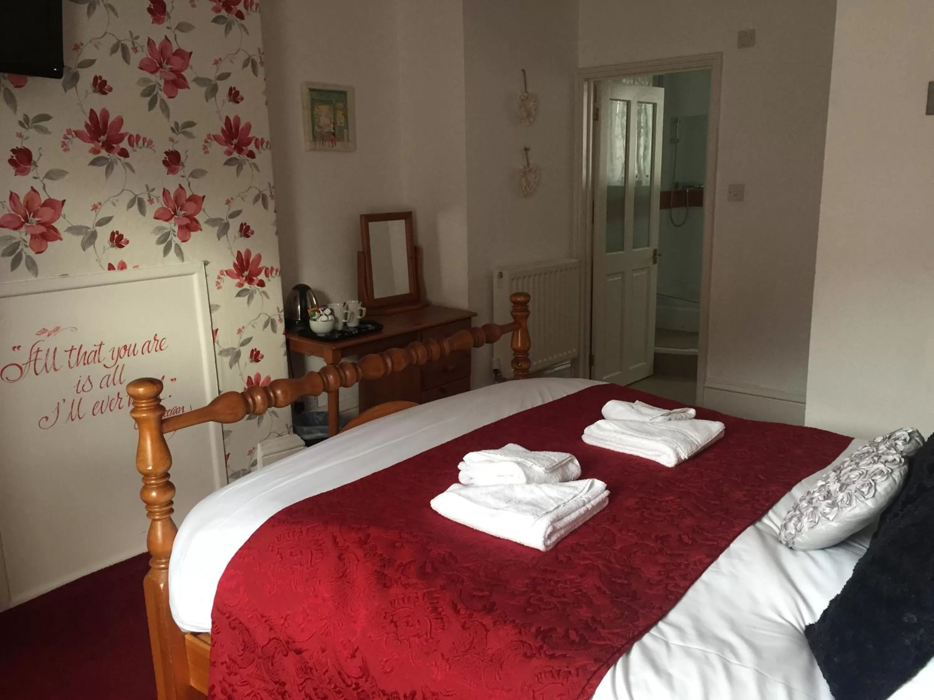 Bedroom, Bed in The Victoria Hotel