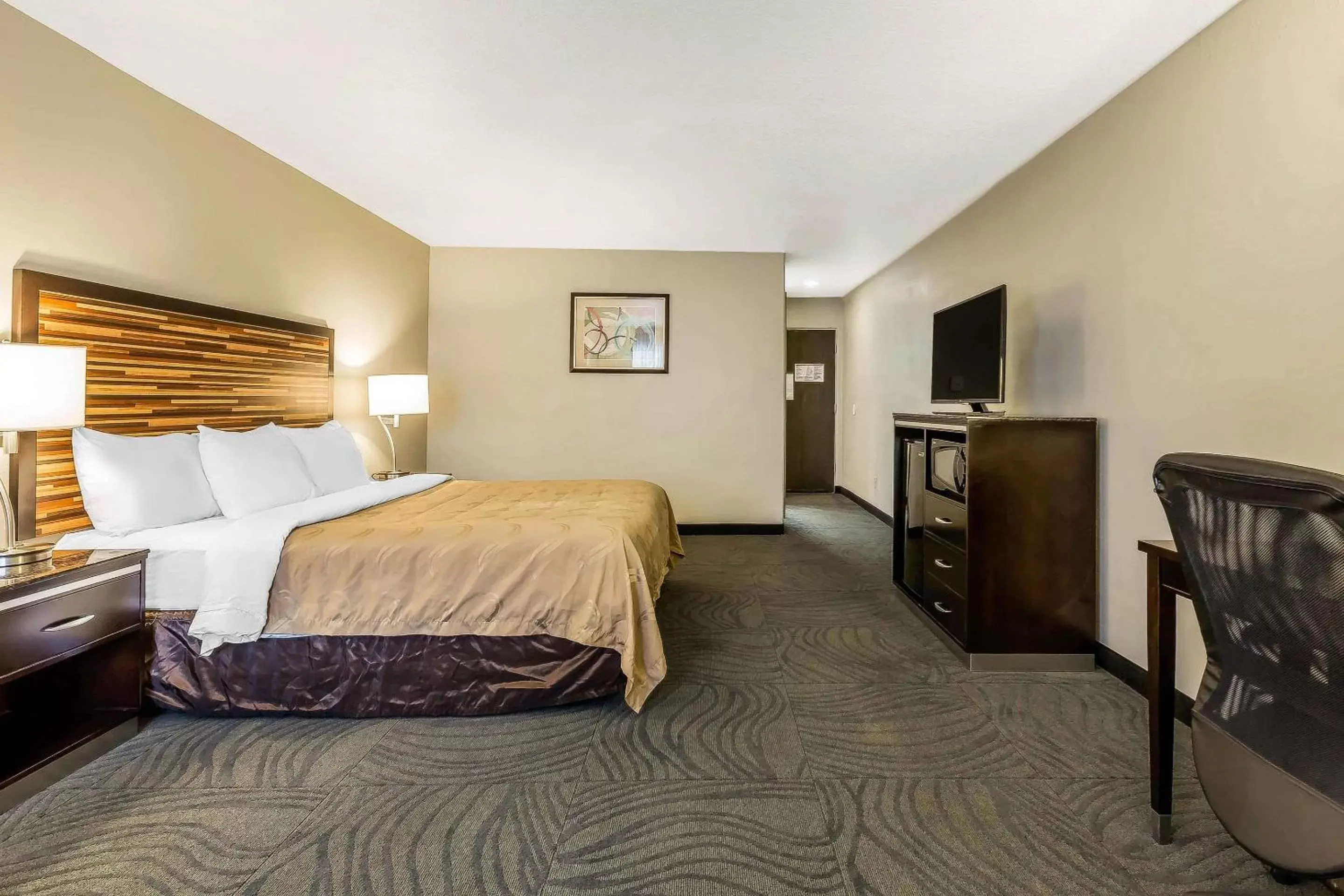 Standard Room, 1 King Bed, Accessible Roll-In Shower, Non Smoking in Quality Inn Fallbrook Standard Room, 1 King Bed, Accessible Roll-In Shower, Non Smoking in Quality Inn Fallbrook