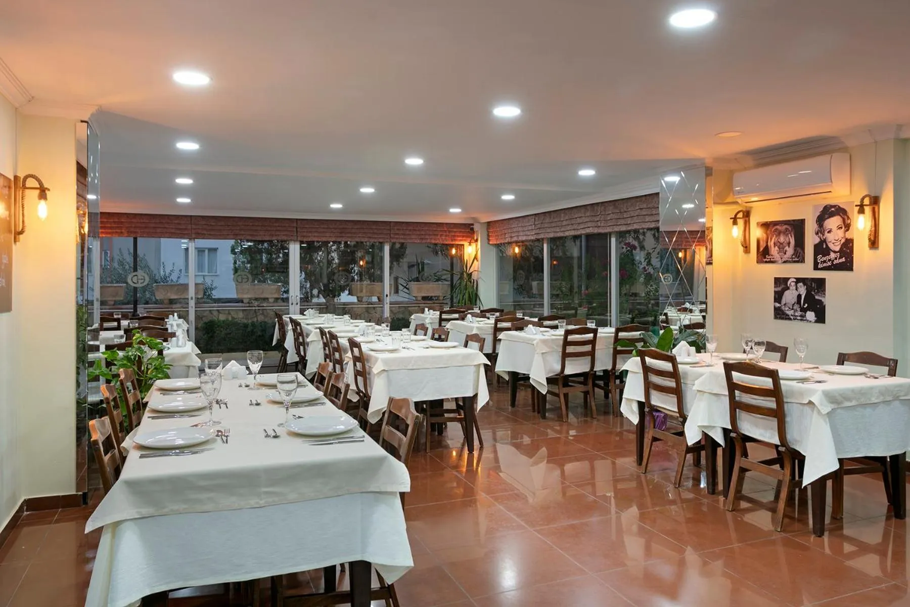 Restaurant/places to eat in Lara Dinc Hotel
