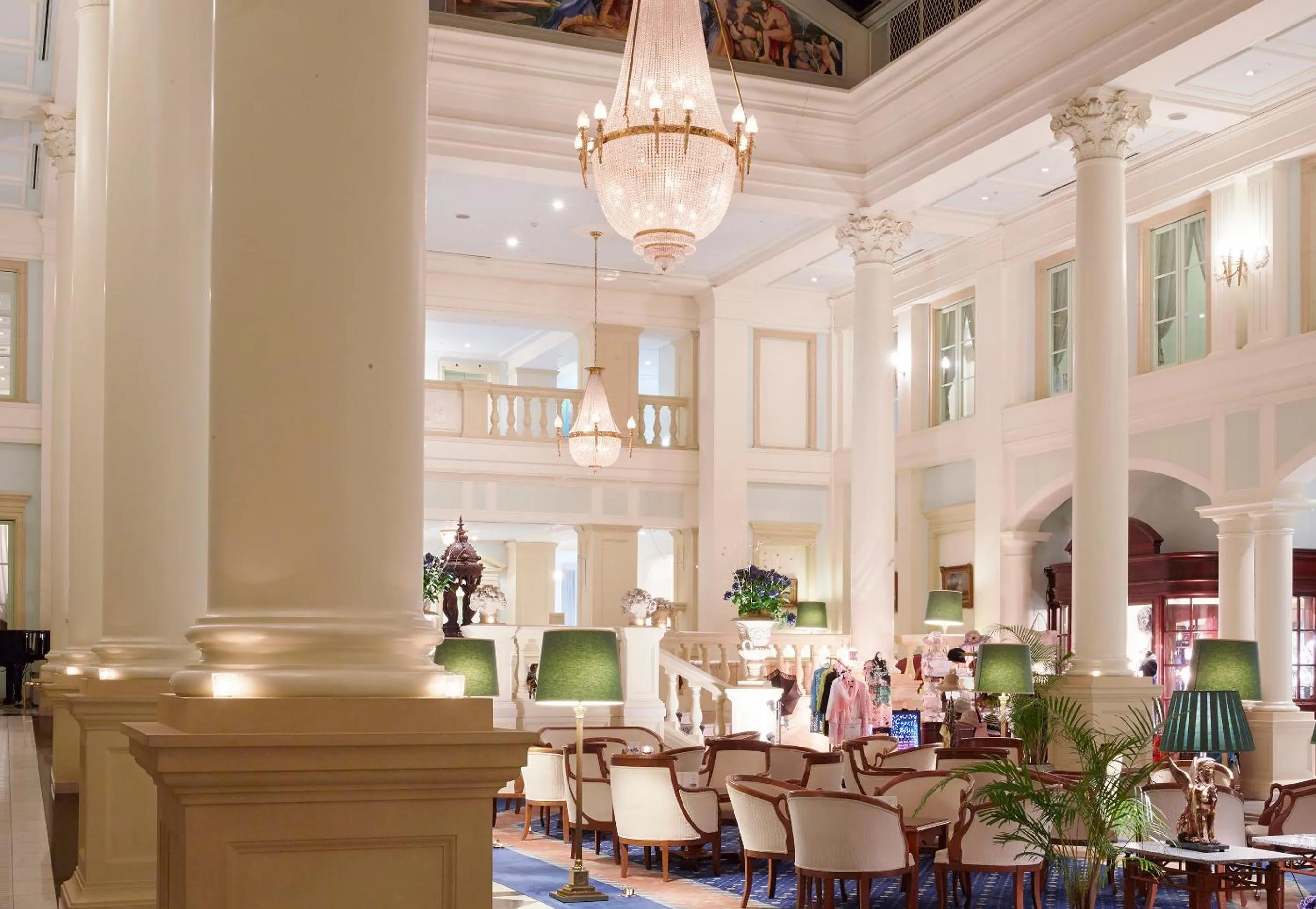 Communal lounge/ TV room in Hotel Amsterdam Huis Ten Bosch