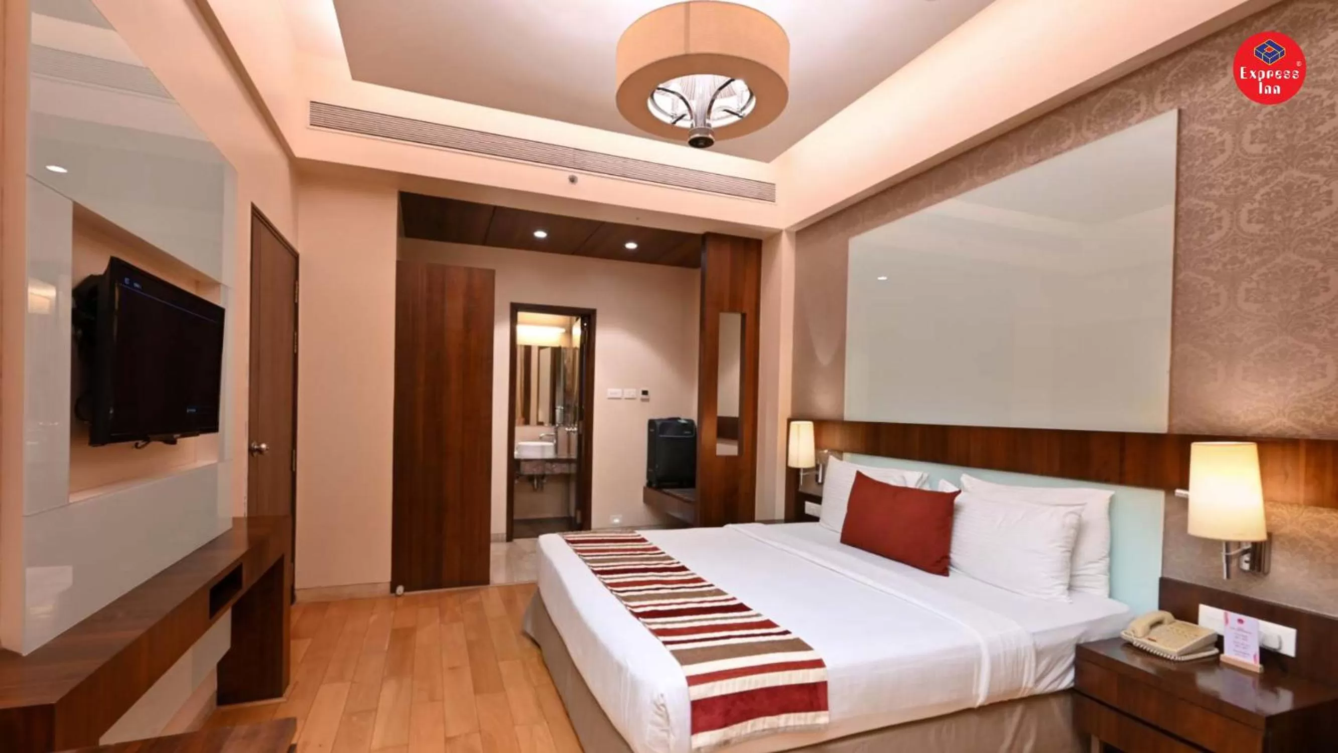 Bed in Express Inn The Business Luxury Hotel