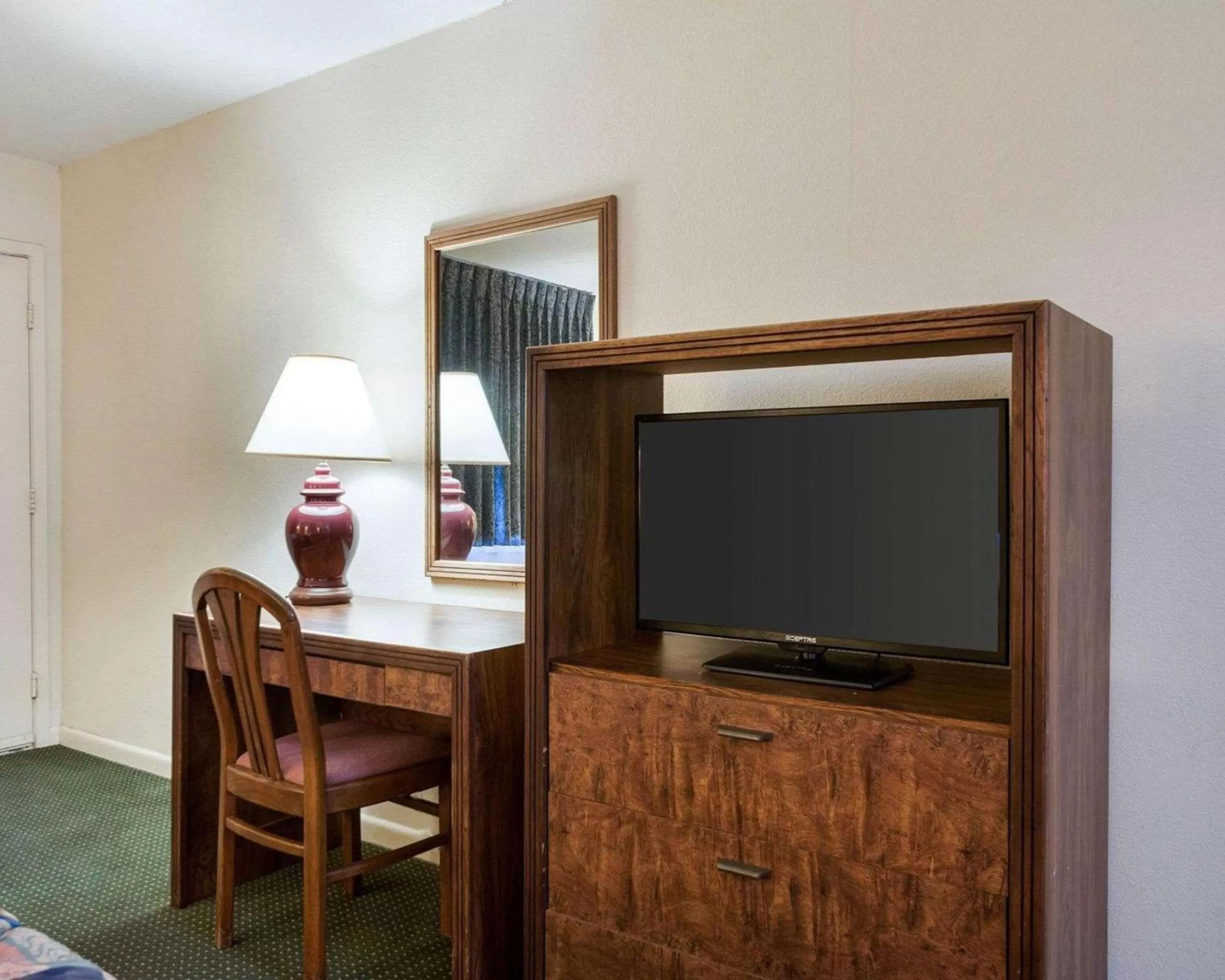 Photo of the whole room in Rodeway Inn Jasper