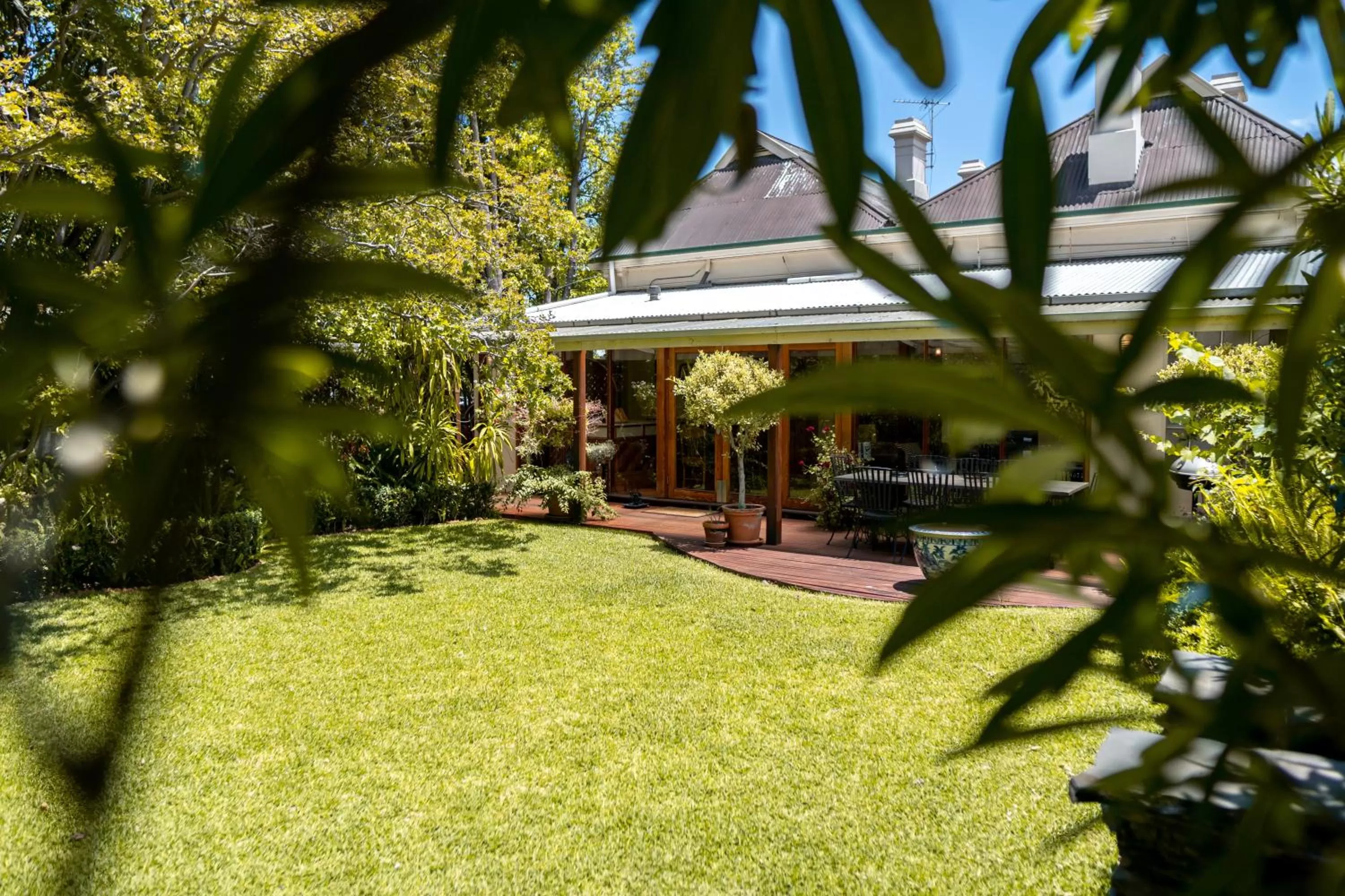 Spring in North Adelaide Heritage Cottages & Apartments