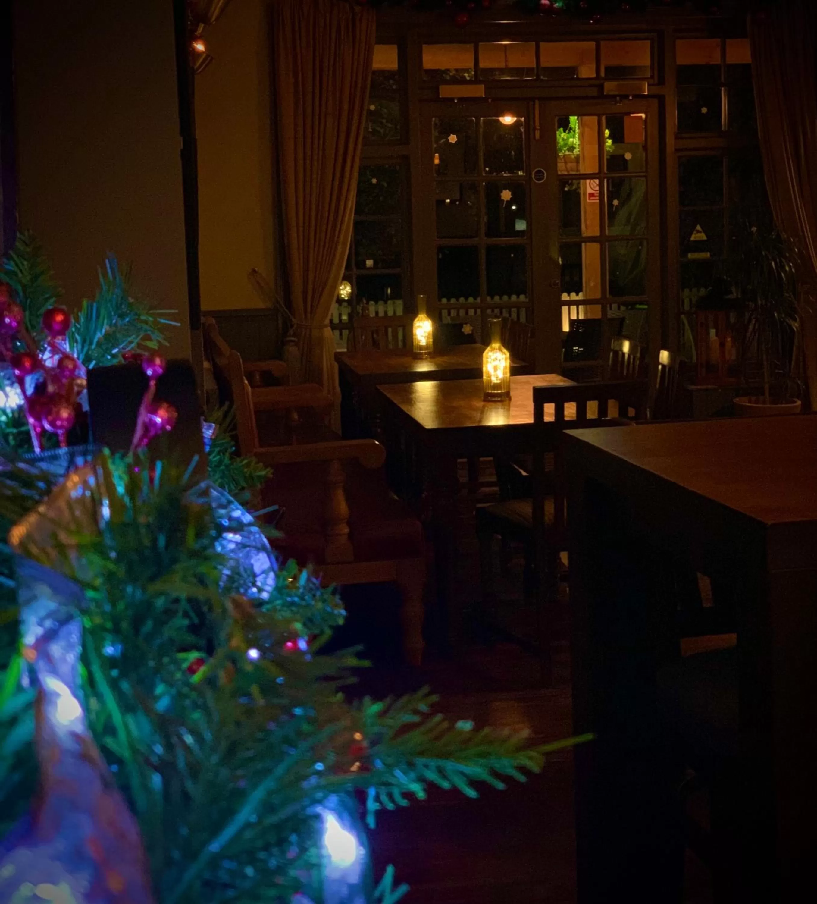 Restaurant/places to eat in Crown & Anchor