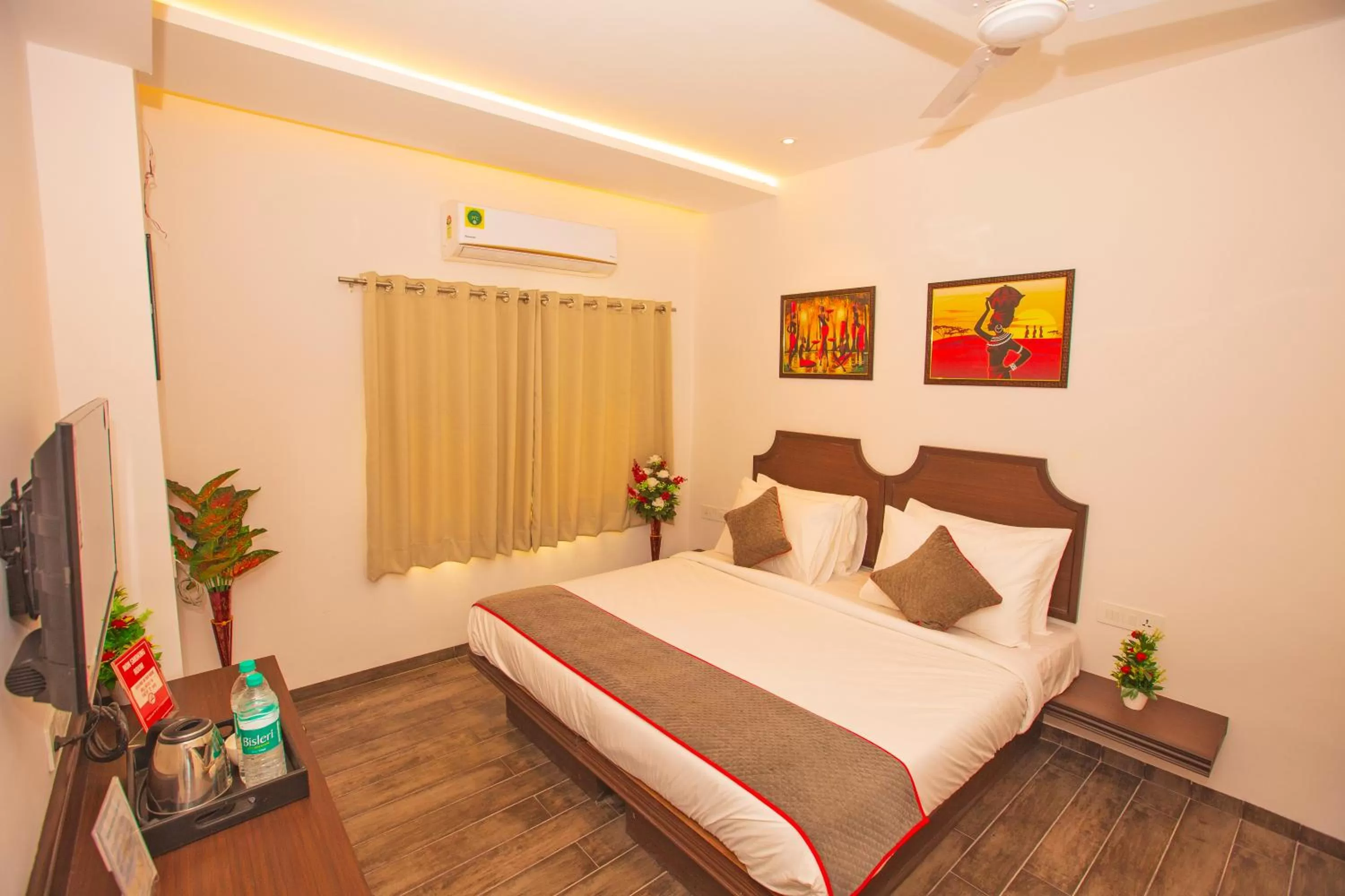 Photo of the whole room, Bed in Octave Parkland Suites