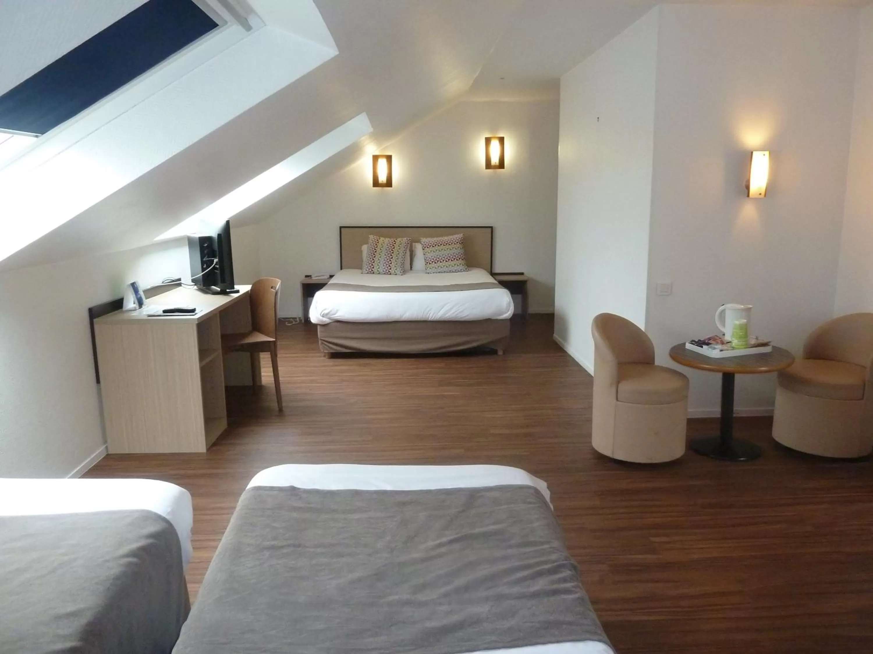 1 Double Bed - Superior Room in Campanile Le Mans Centre Est