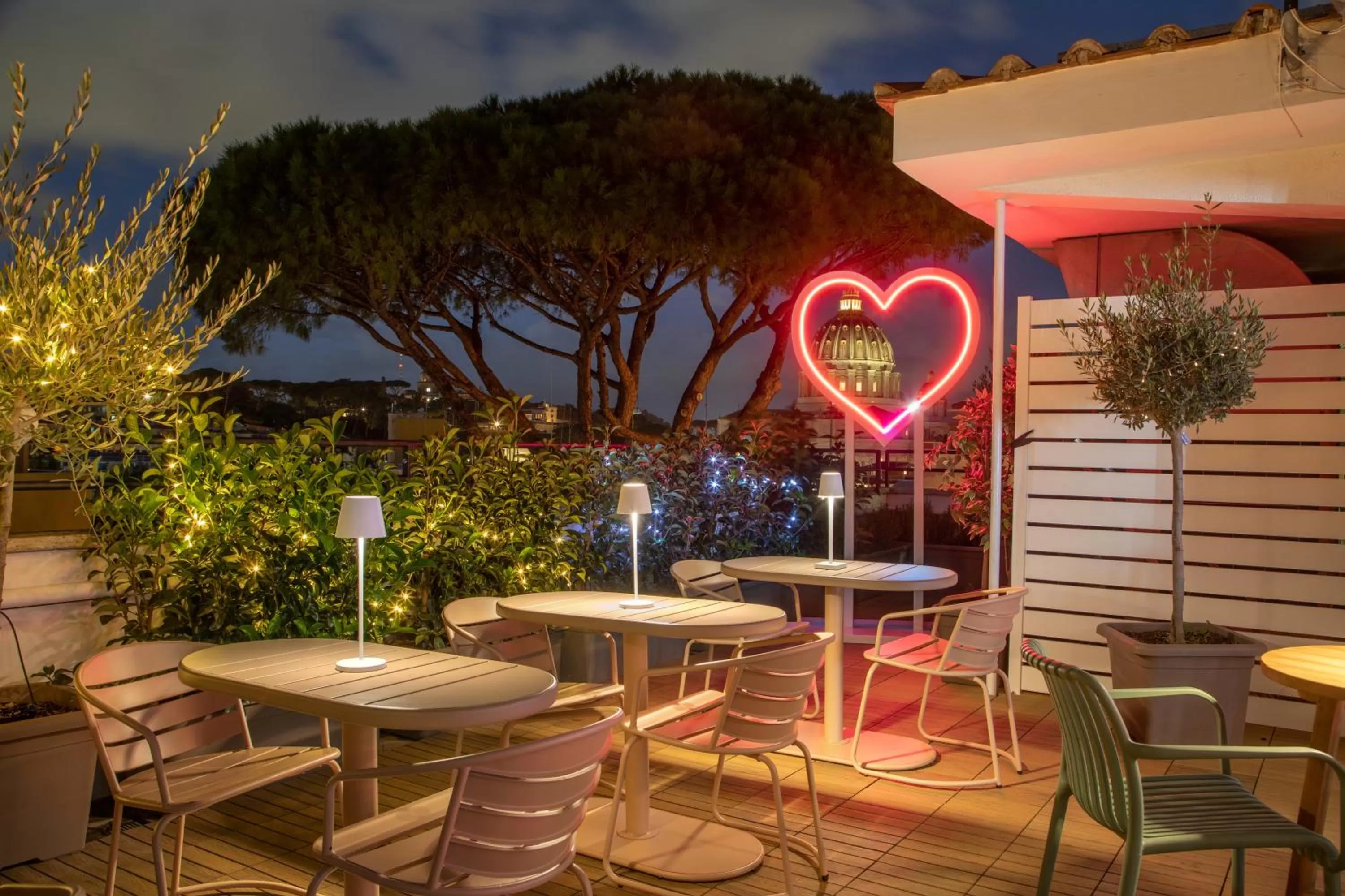 Restaurant/places to eat in Fragrance Hotel St. Peter