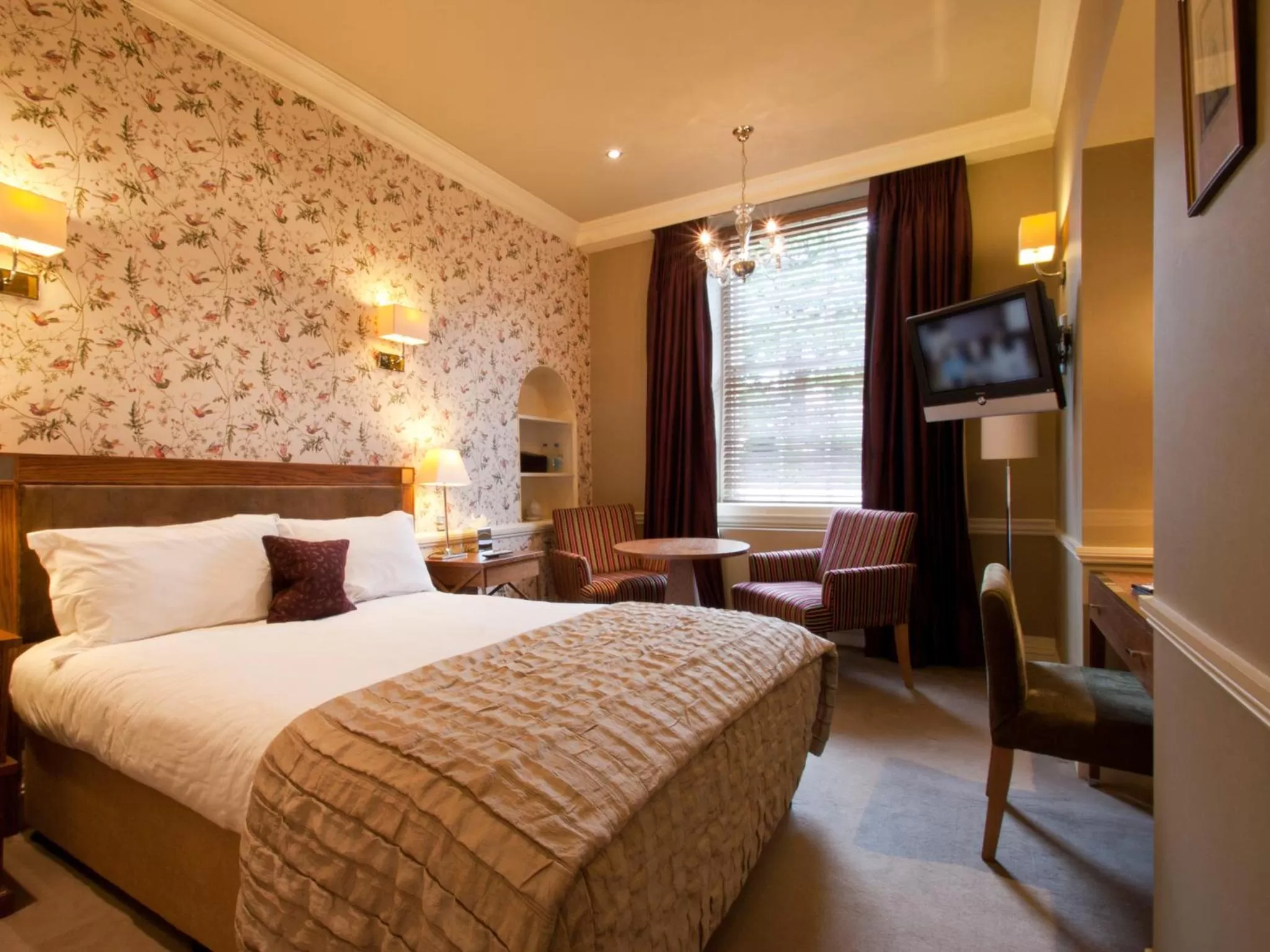 Coffee/tea facilities, Bed in St Michael's Manor Hotel - St Albans