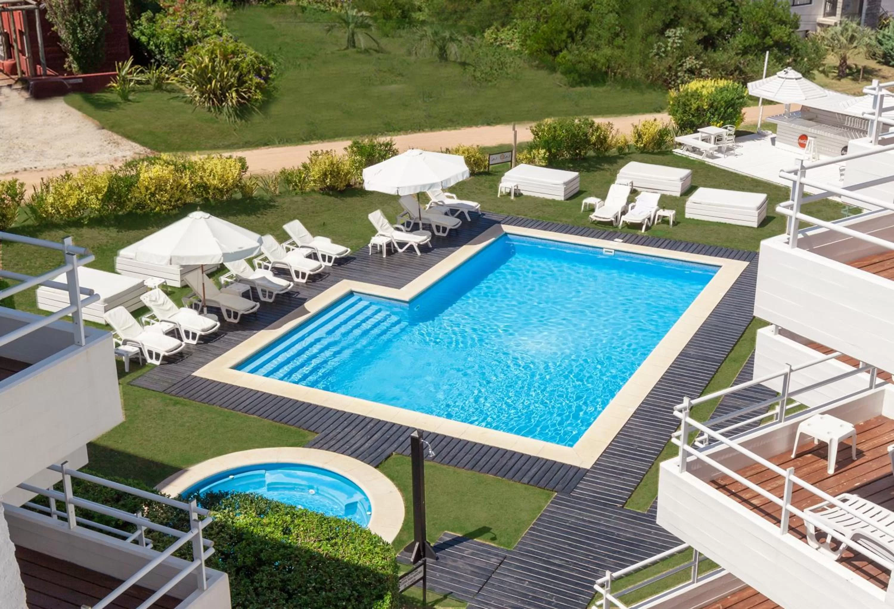 Hot Tub, Pool View in Hotel Las Olas Resort