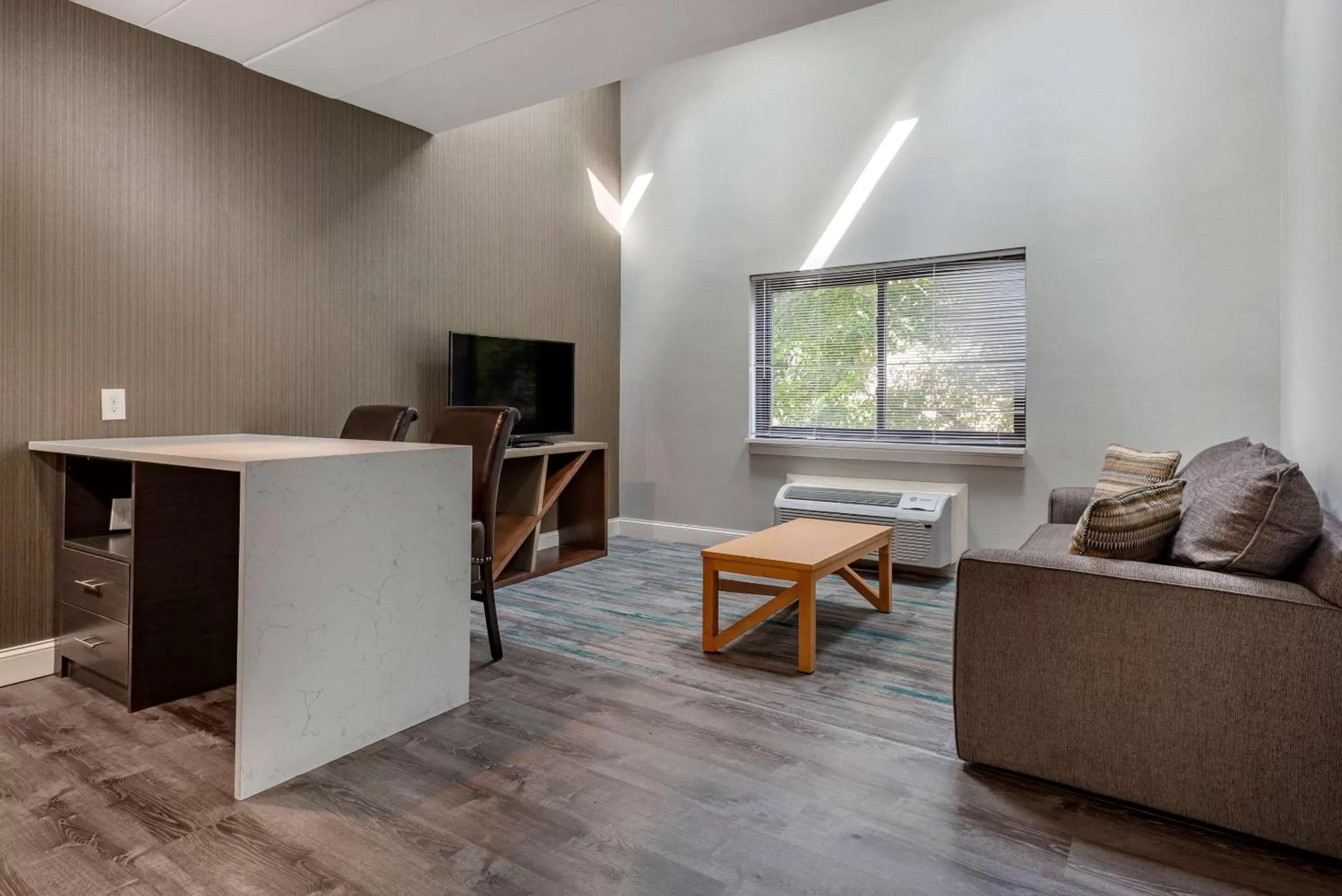 Photo of the whole room in Somerset Lofts