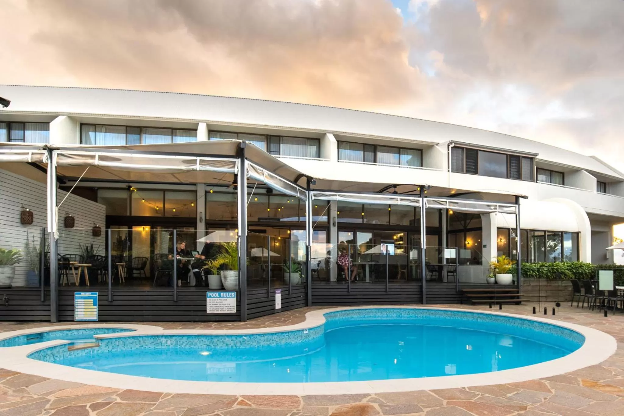 Dining area in Mercure Charlestown