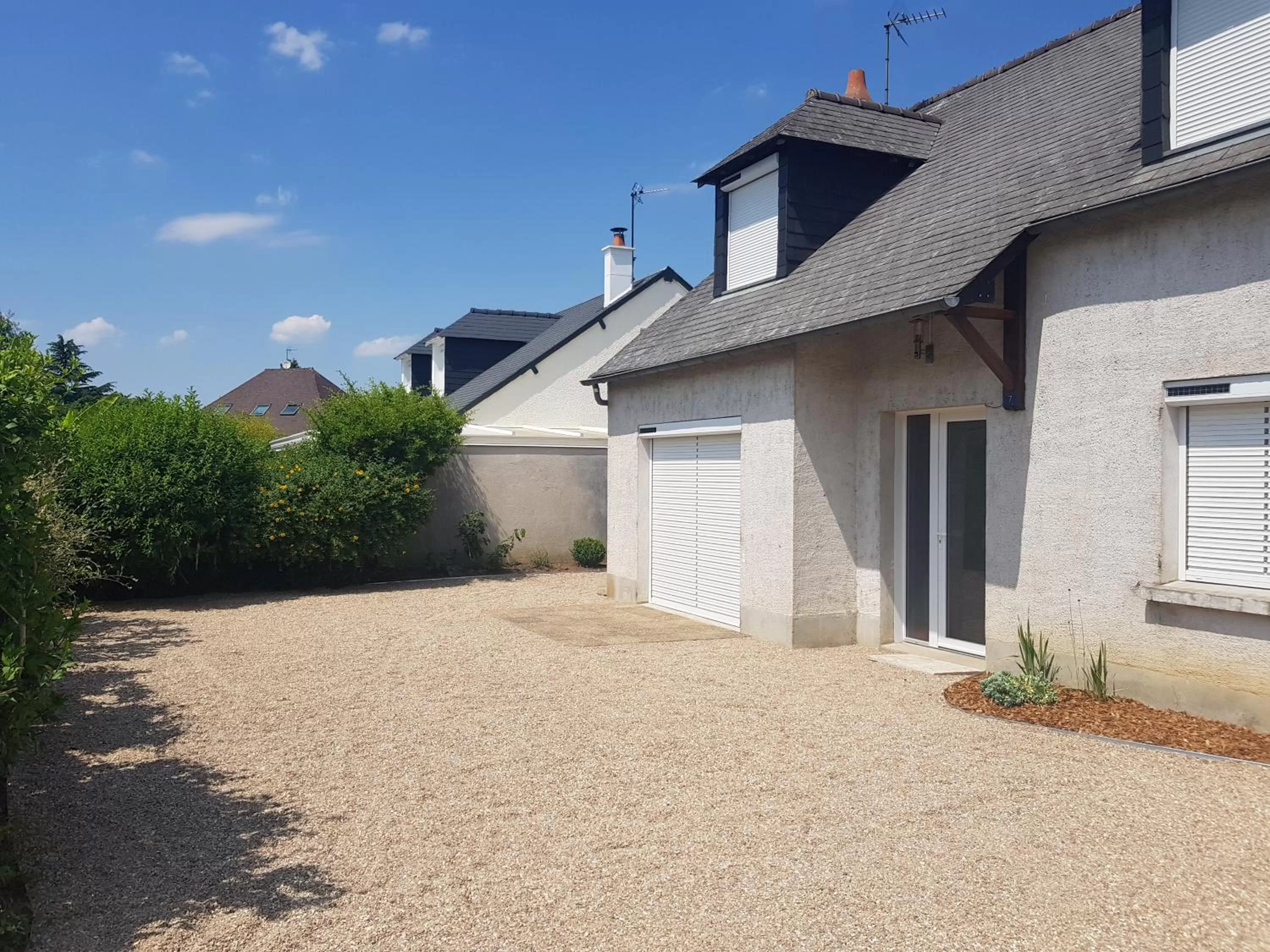 Property Building in Chez Zabou