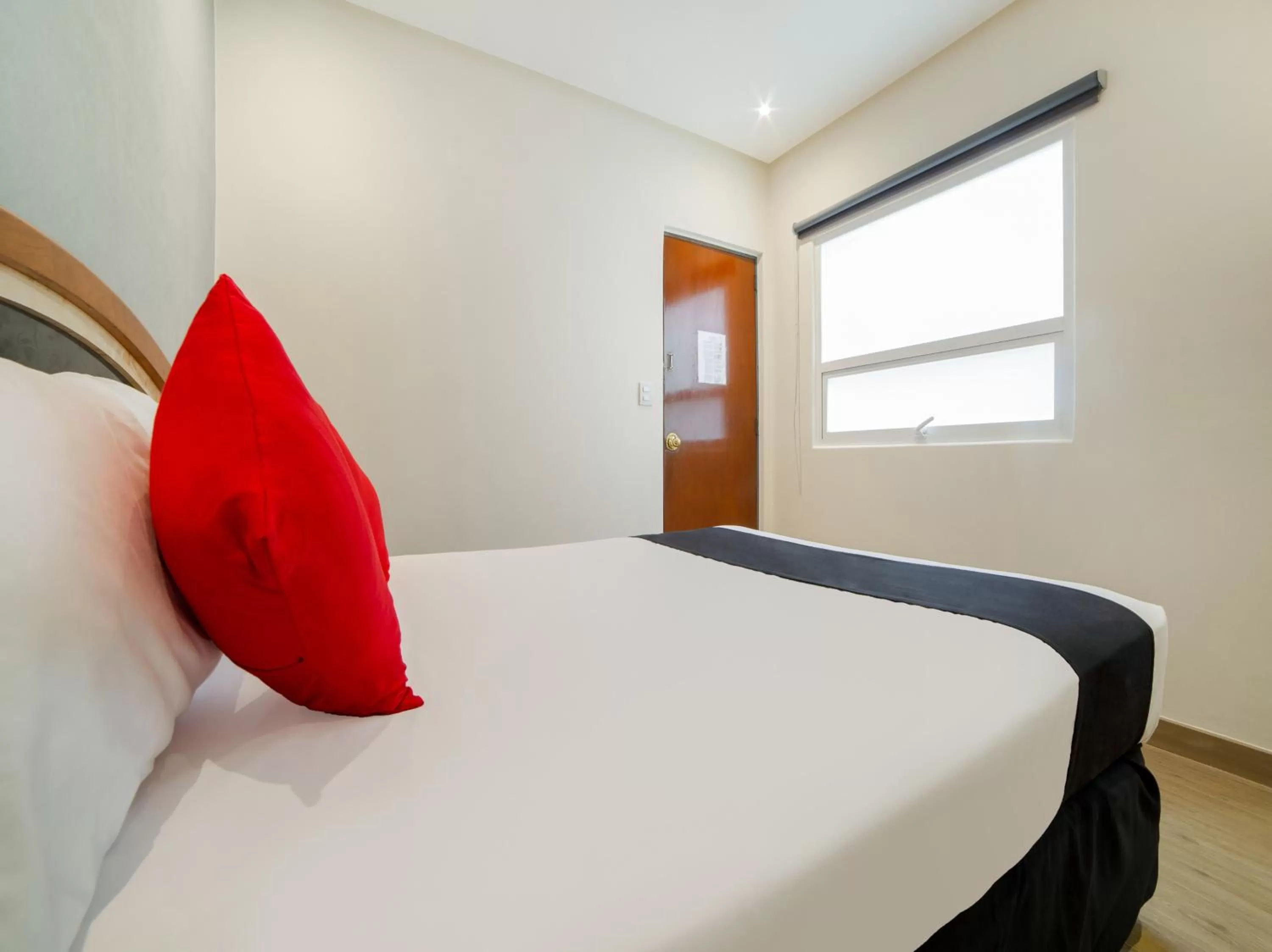 Bedroom, Bed in Hotel Monarca