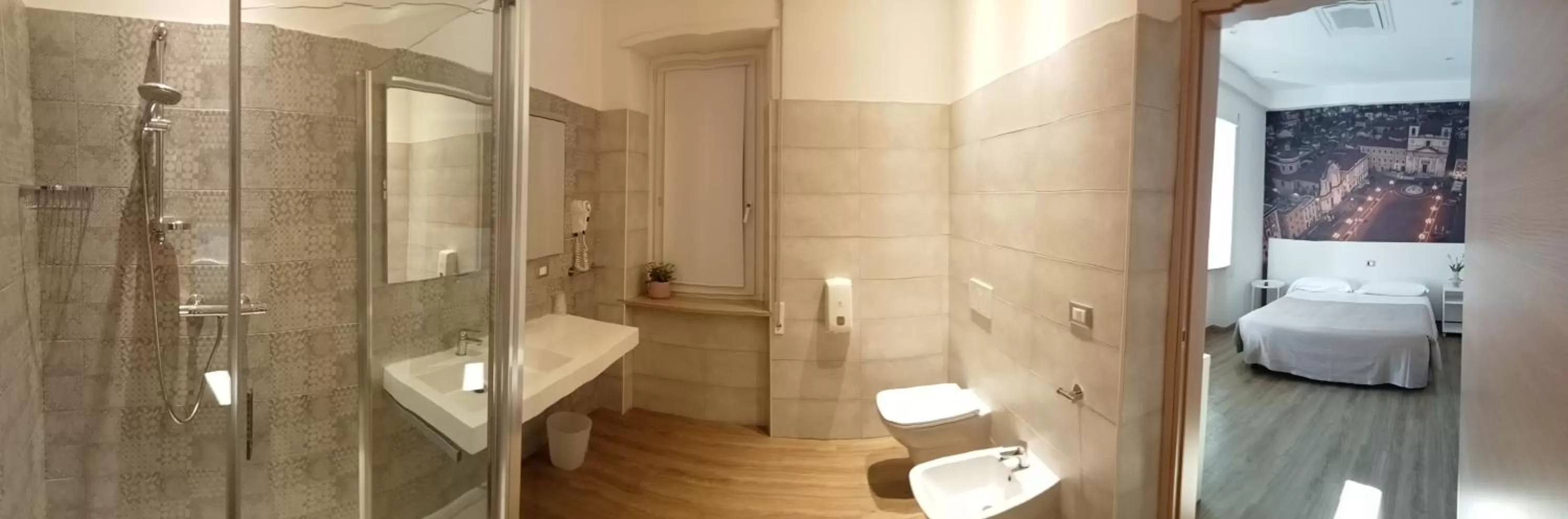 Shower in Hotel Porta Rivera