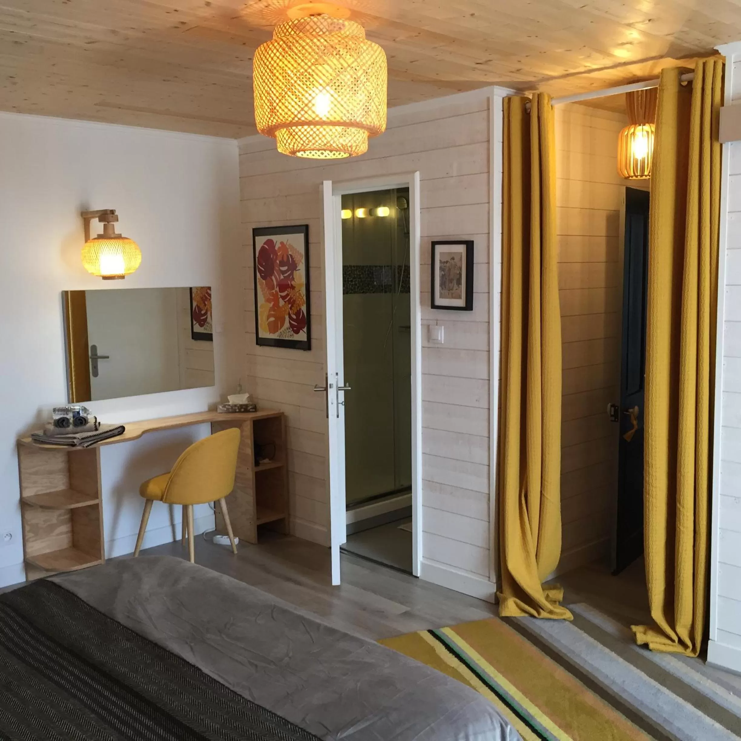 Decorative detail, Bed in Les 3 Koïs