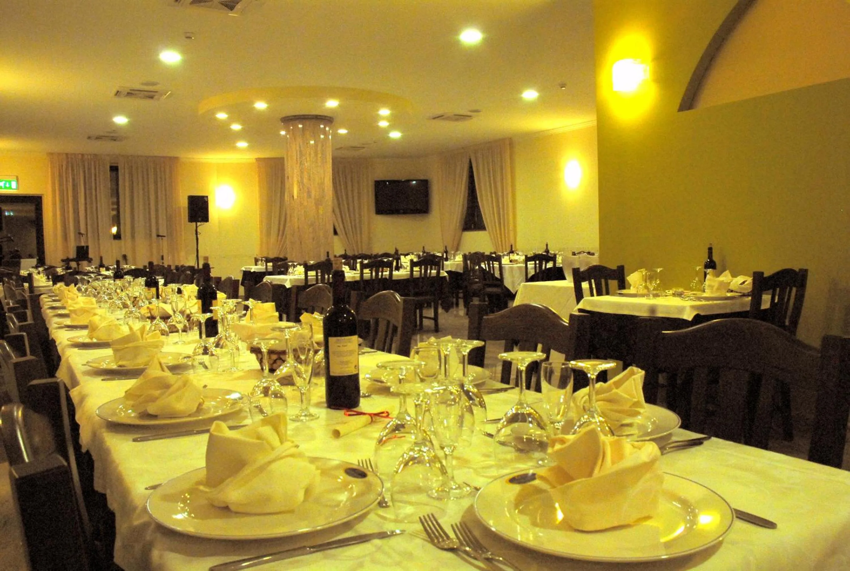 Communal lounge/ TV room in Hotel Iacone