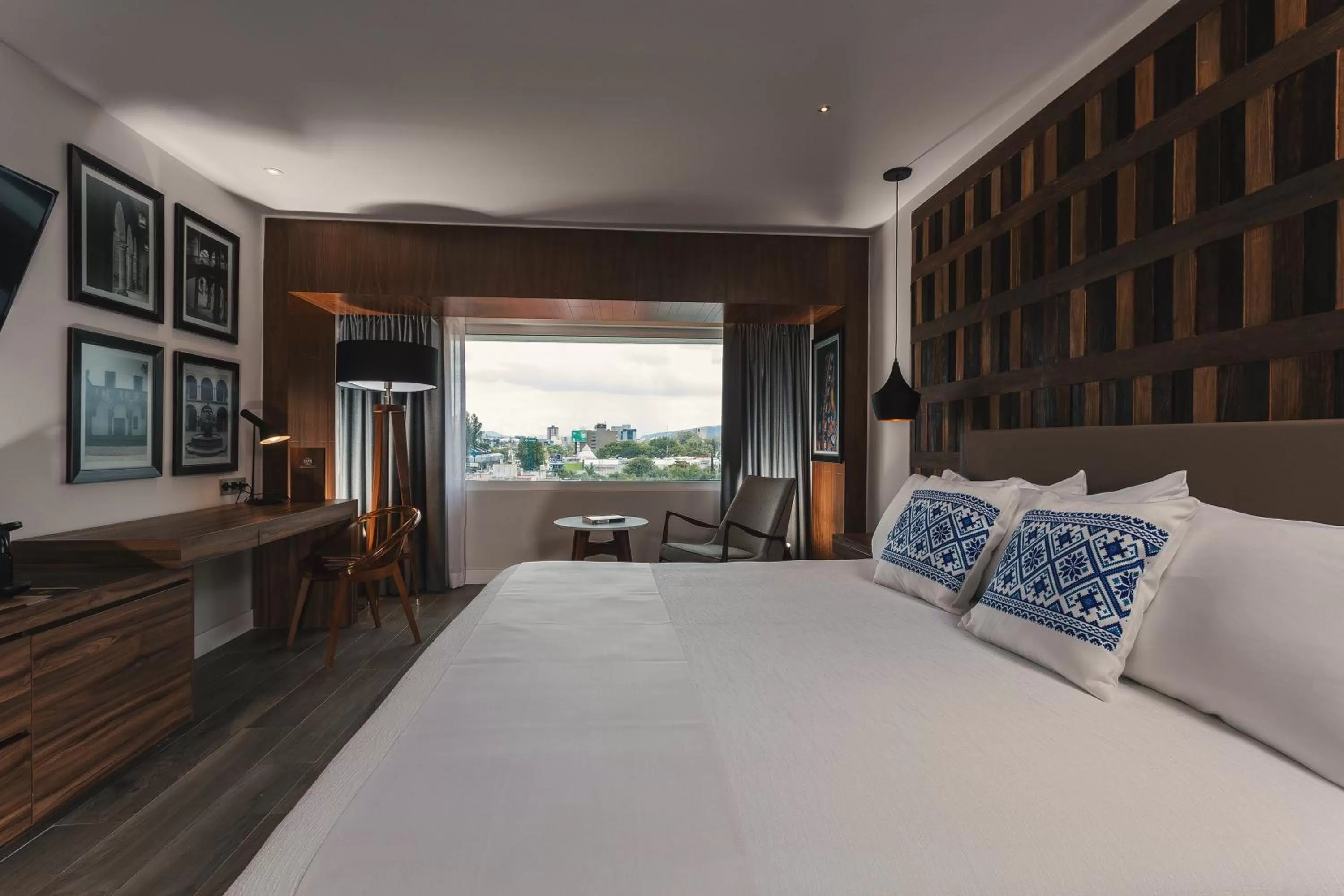 Photo of the whole room, Bed in Hotel Indigo Guadalajara Expo by IHG