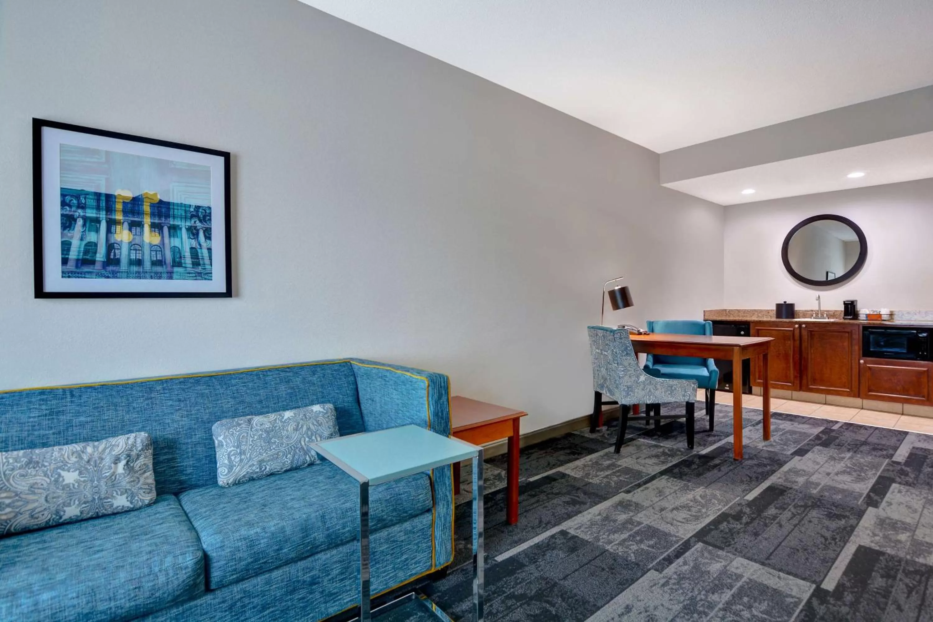 Bedroom in Hampton Inn & Suites Birmingham-Hoover-Galleria