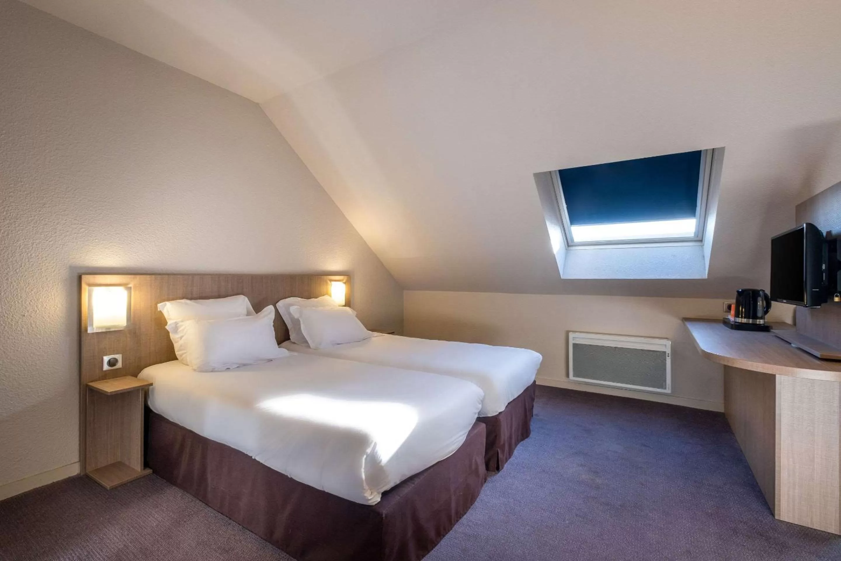 Photo of the whole room, Bed in Comfort Hotel Linas - Montlhery