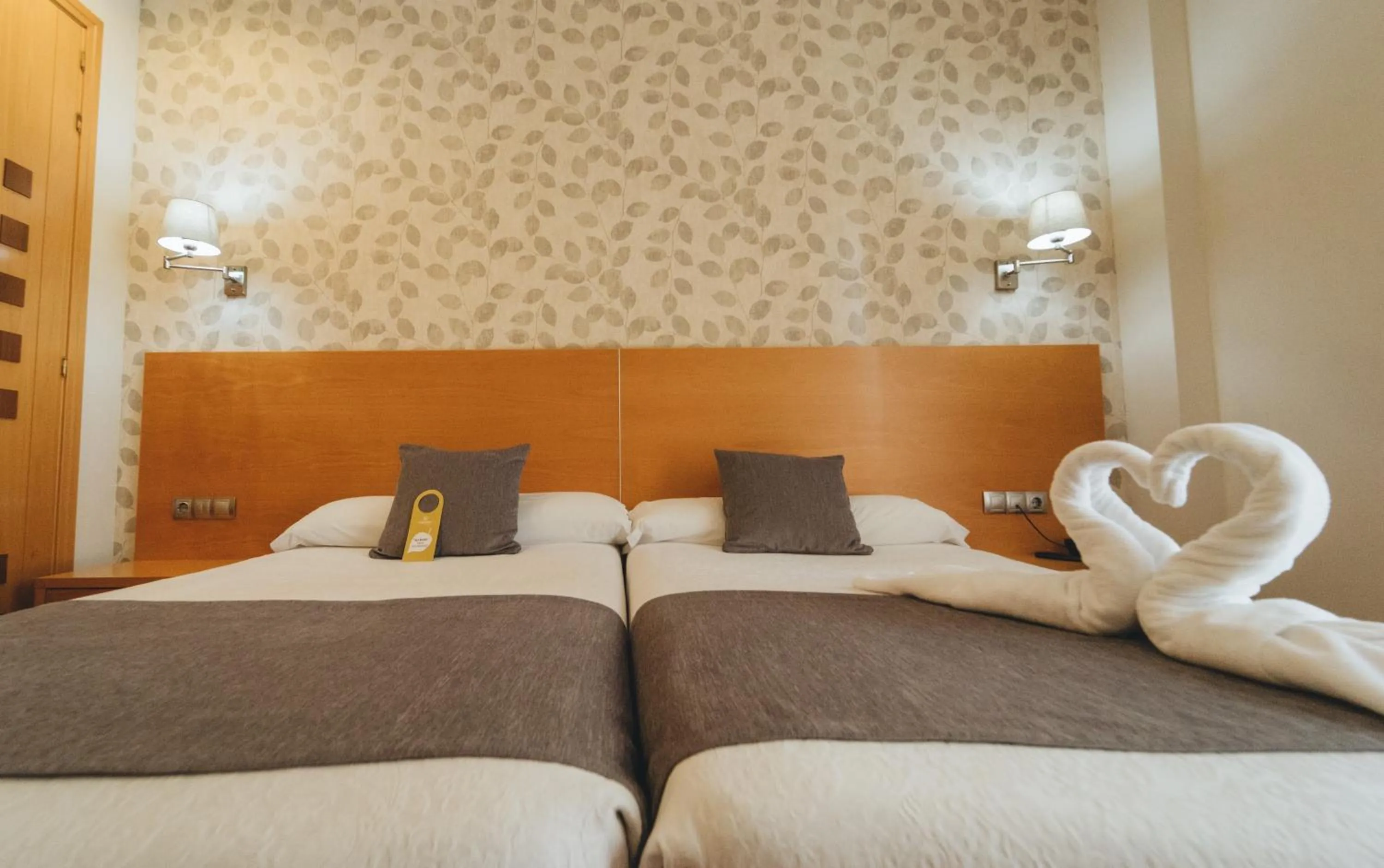 Bedroom, Bed in Peregrina Hotel