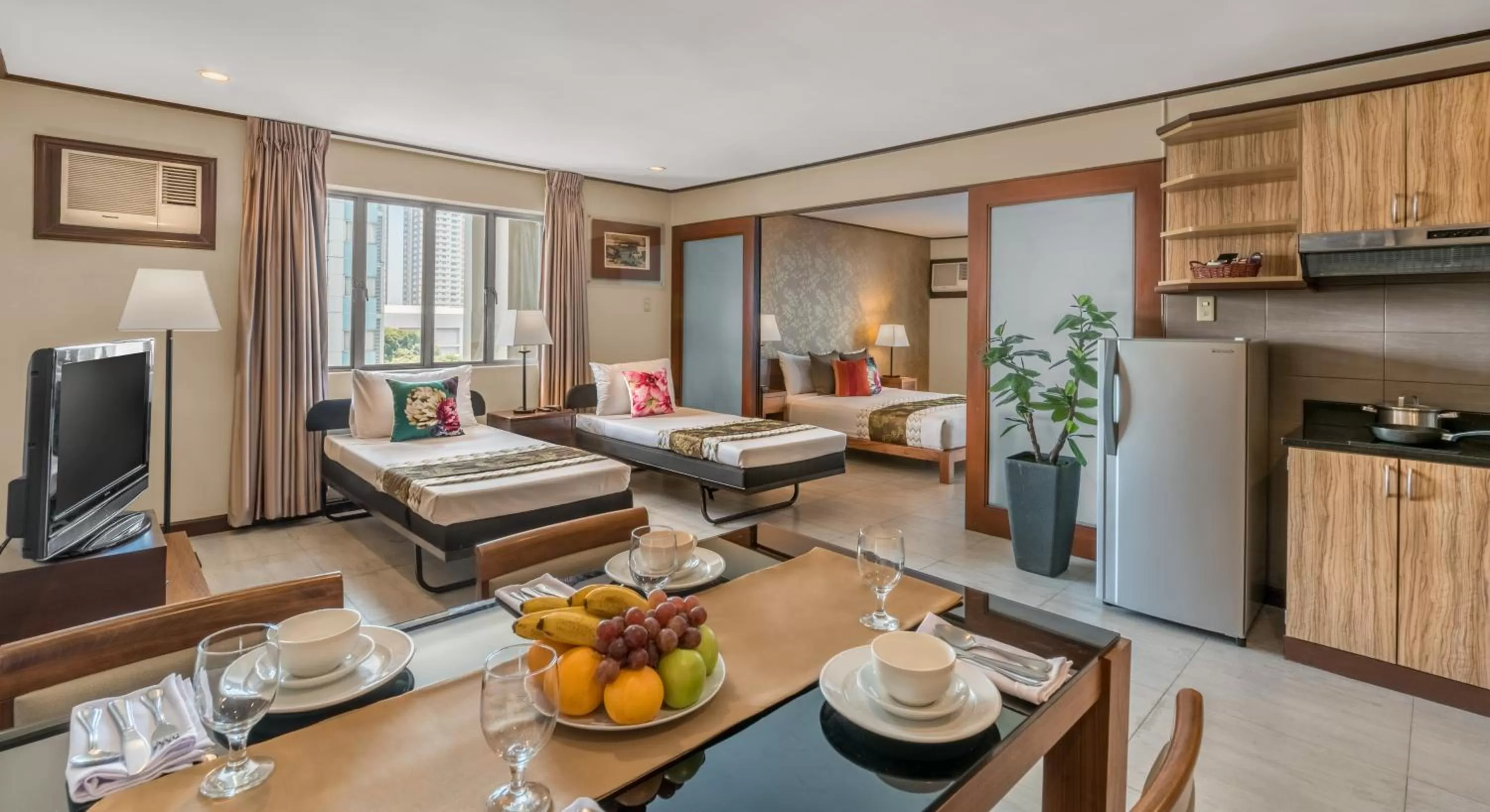 TV and multimedia, Bed in Hotel Kimberly Manila