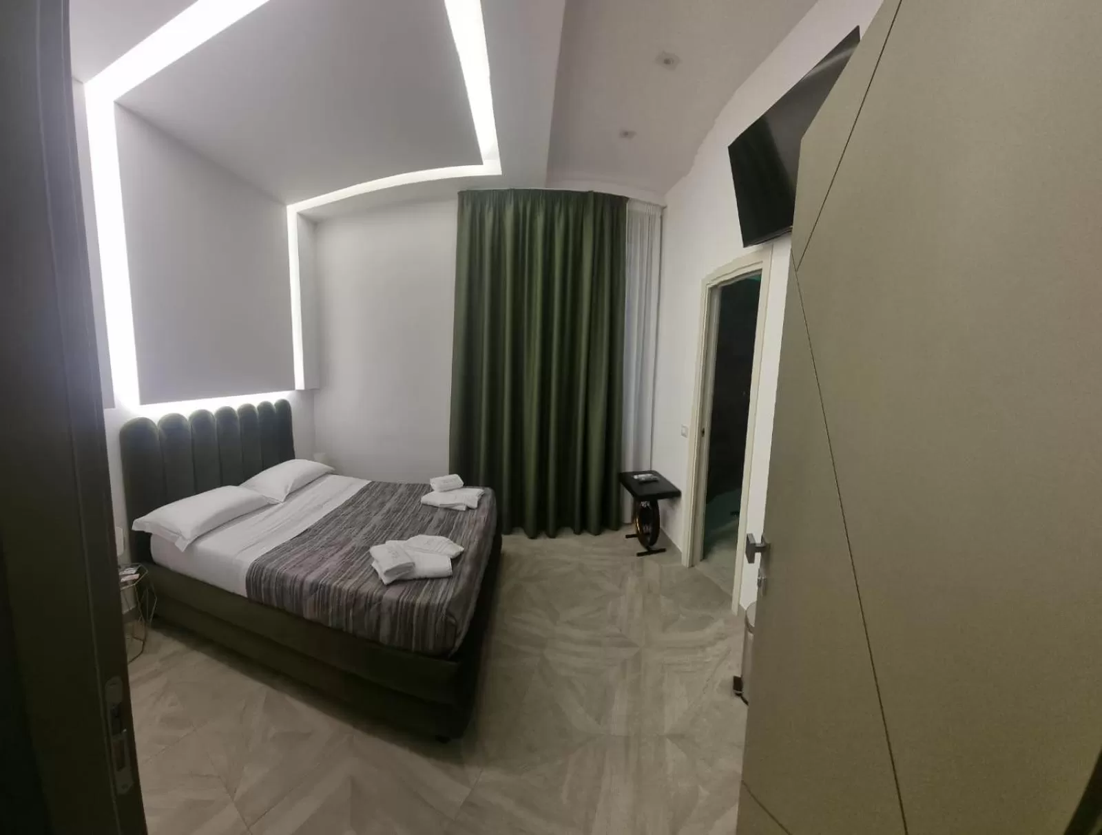 Bed in Twin Towers Naples Luxury