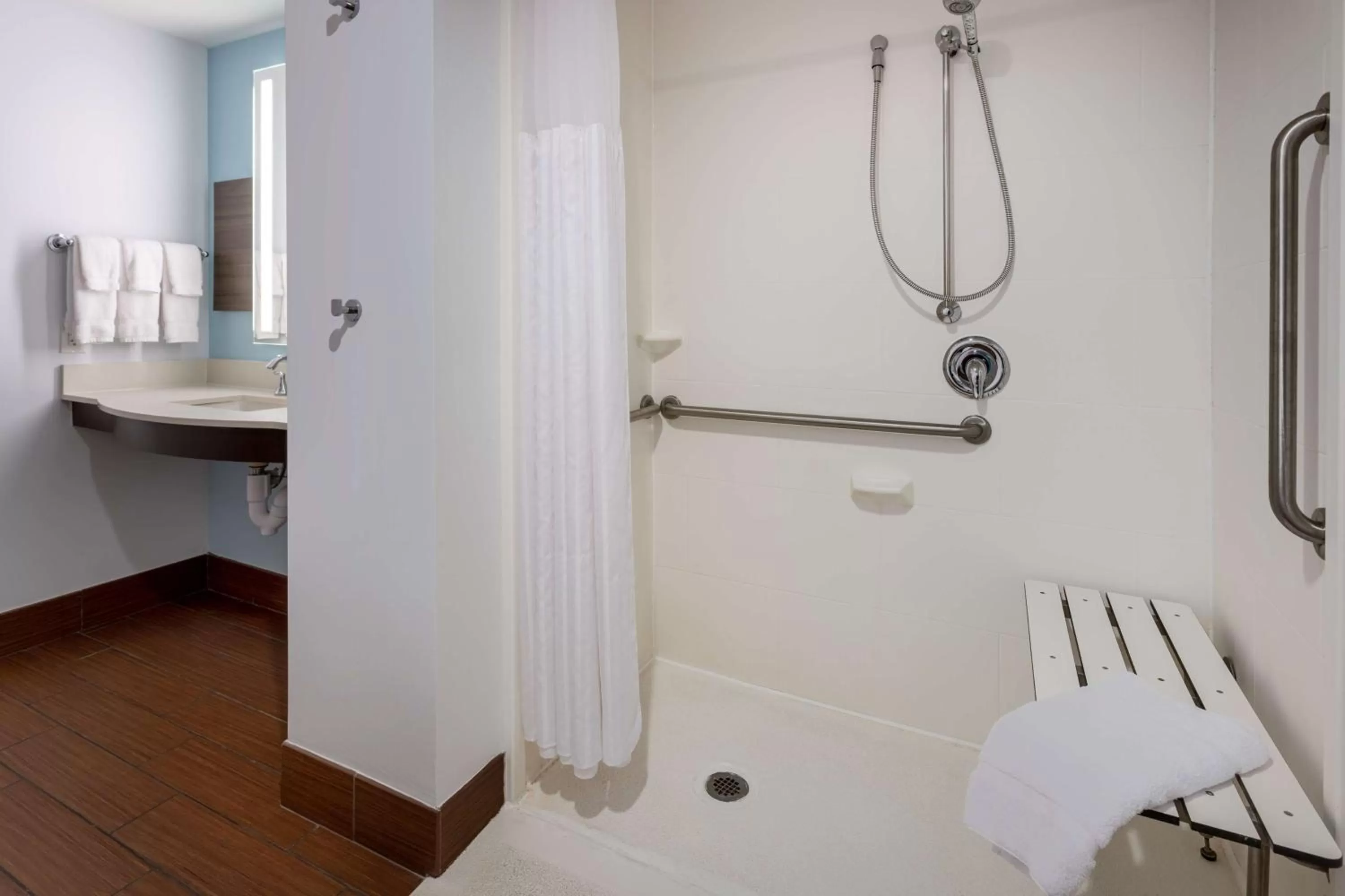 Bathroom in Hilton Garden Inn Roanoke