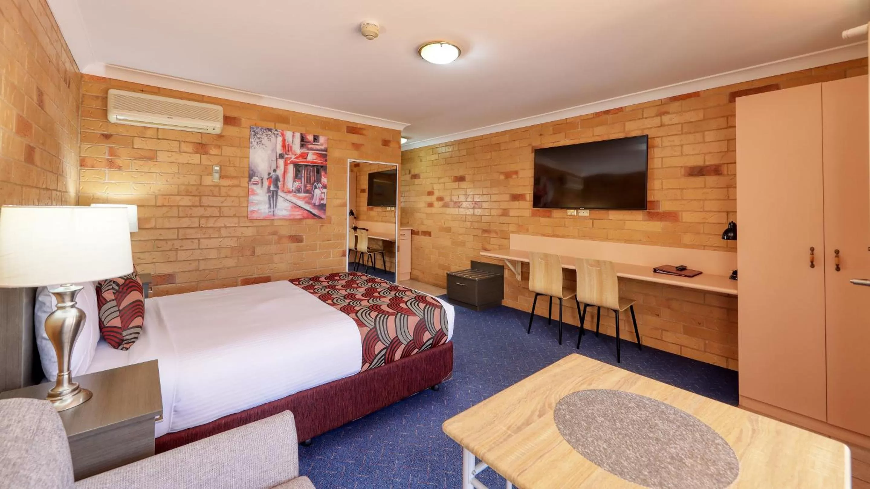 Bed in North Parkes Motel