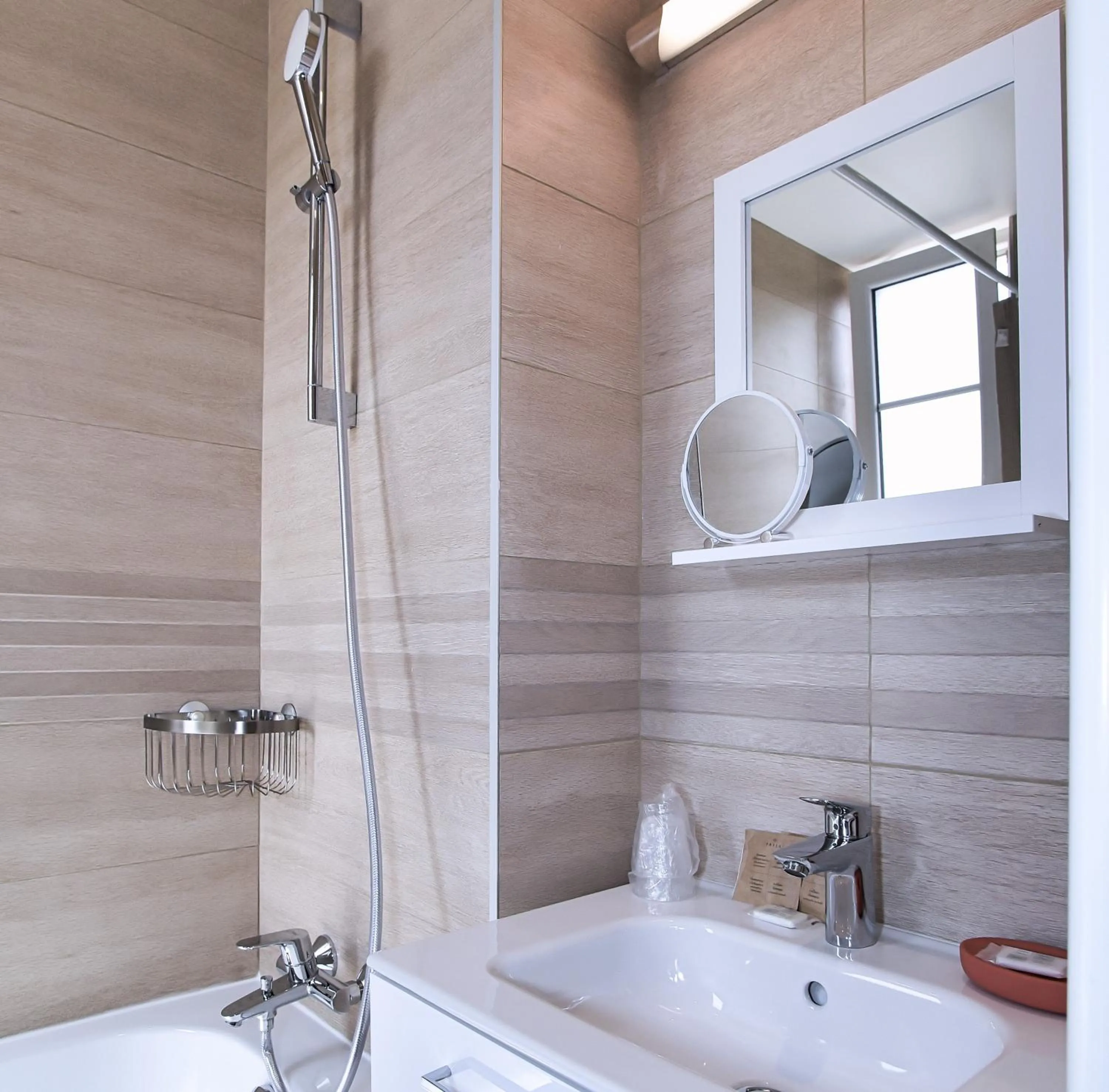 Bathroom in Hôtel Villa Sorel - Paris Boulogne