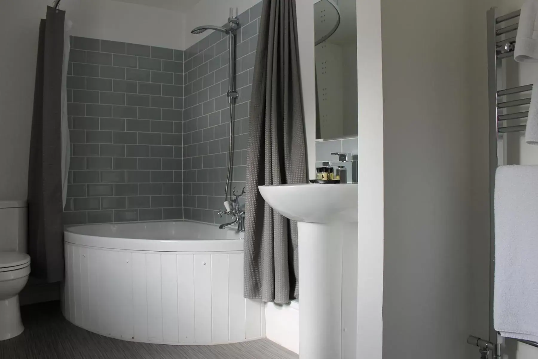 Deluxe Double or Twin Room in The Hatch Inn Deluxe Double or Twin Room in The Hatch Inn