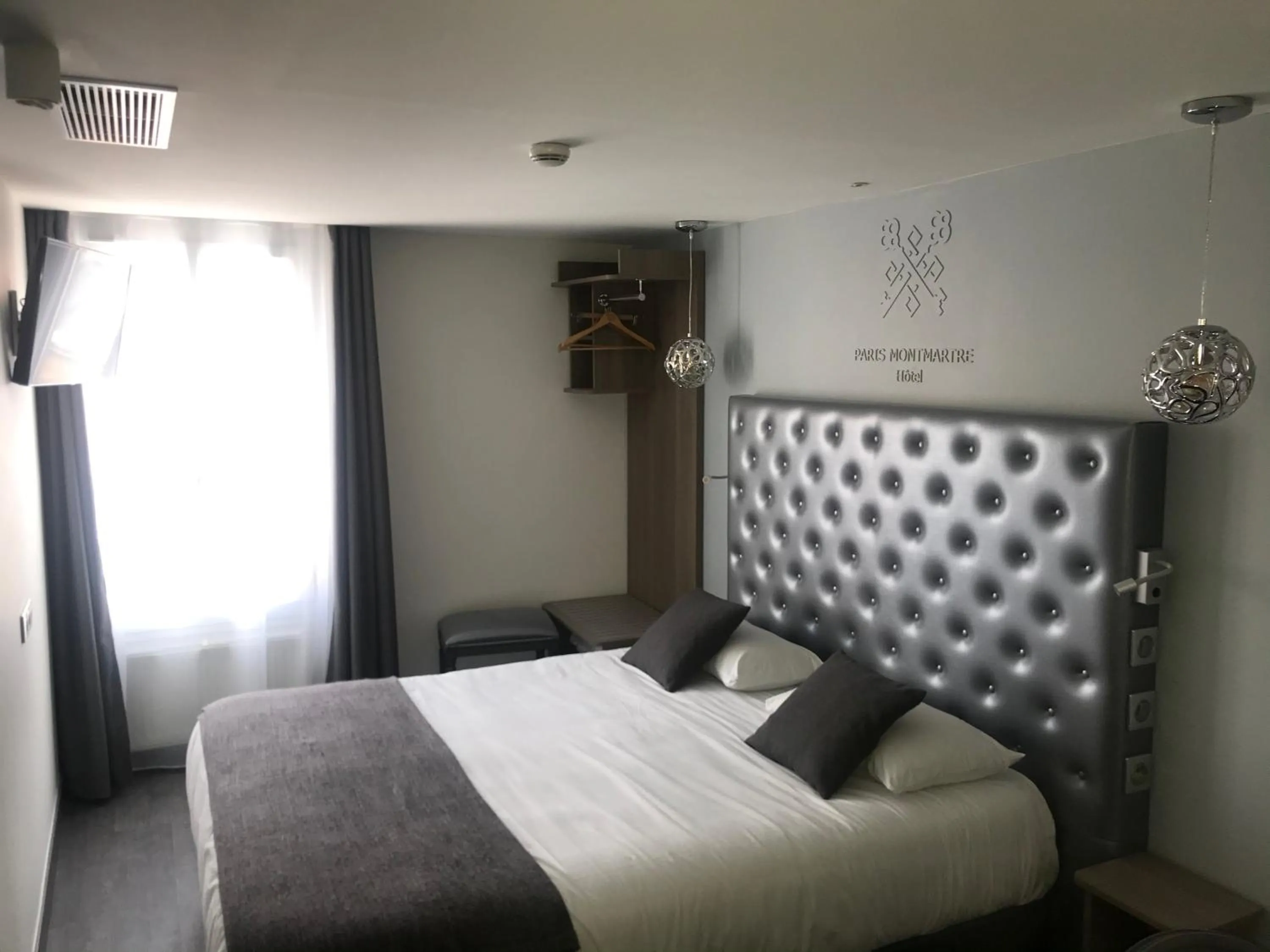 Bed in Hotel de Paris Montmartre