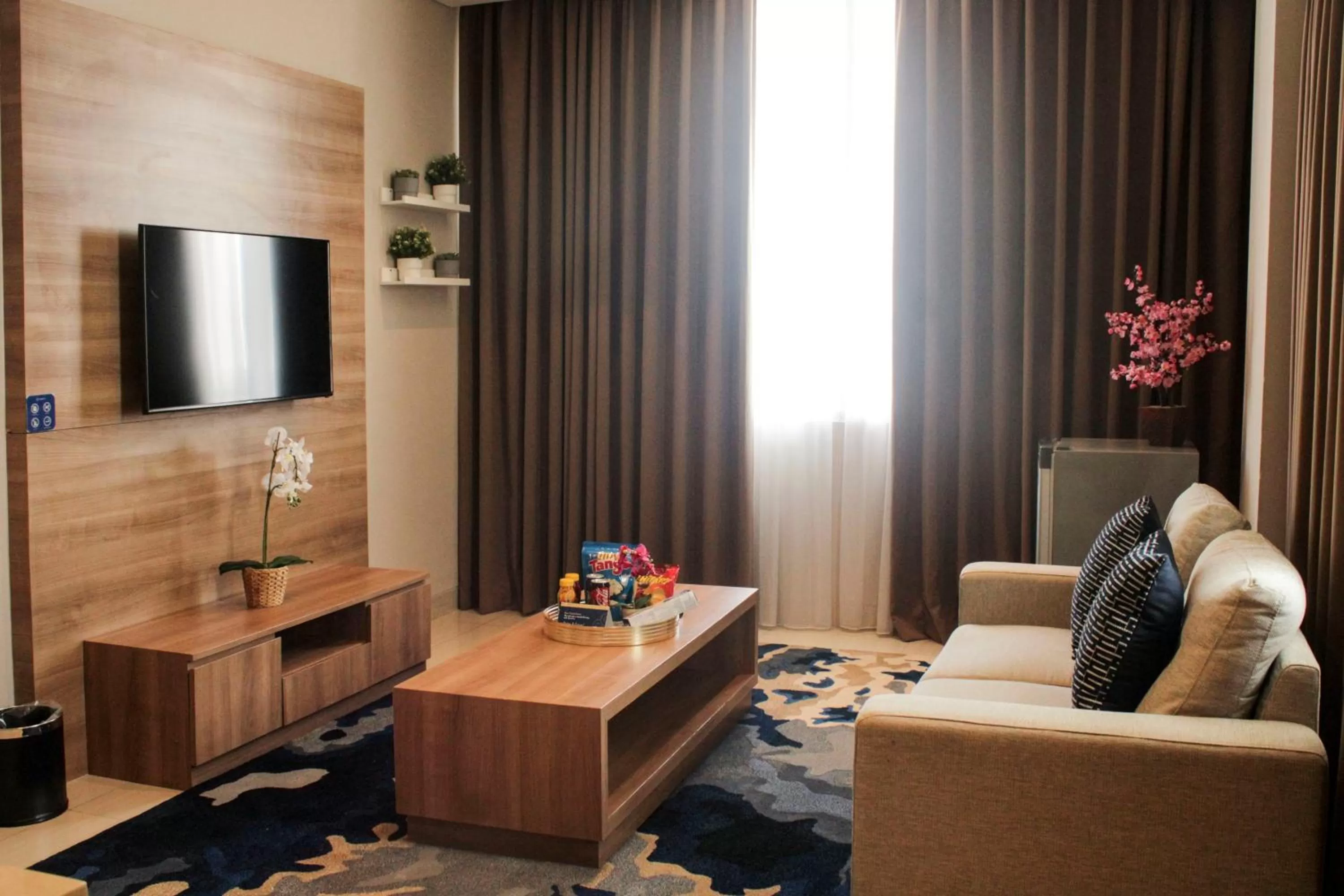 Seating area in Antero Hotel Jababeka Cikarang