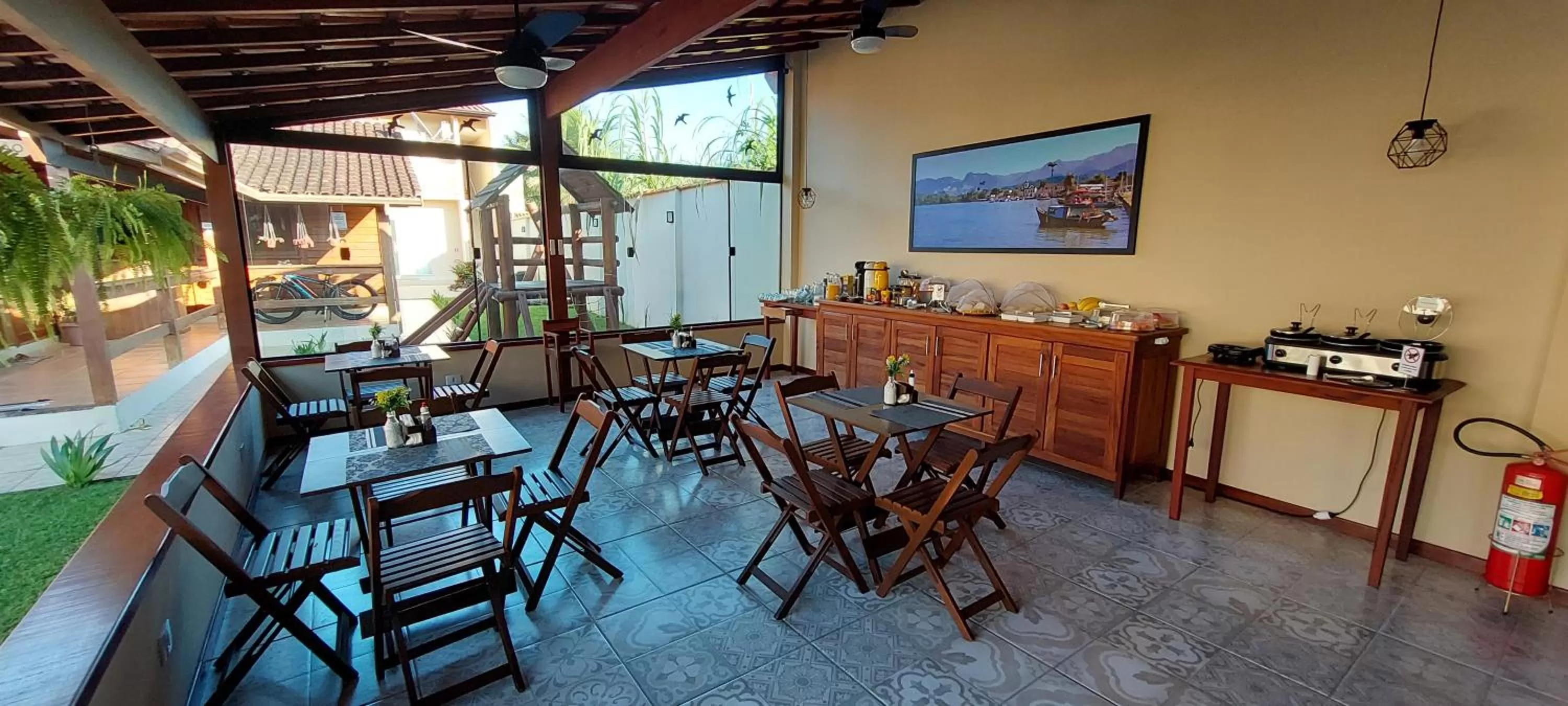 Restaurant/Places to Eat in Pousada das Saíras