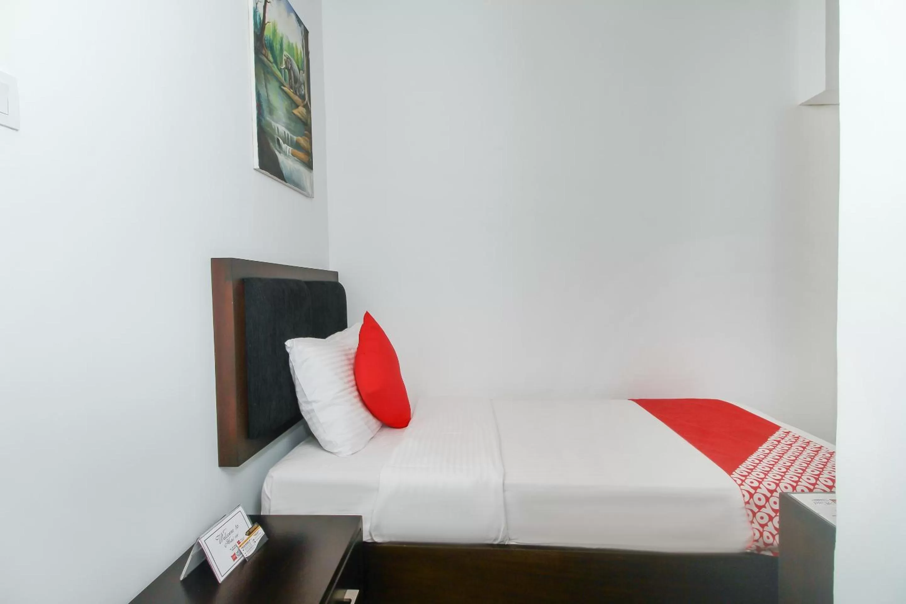 Bedroom, Bed in Hotel 198 Negombo